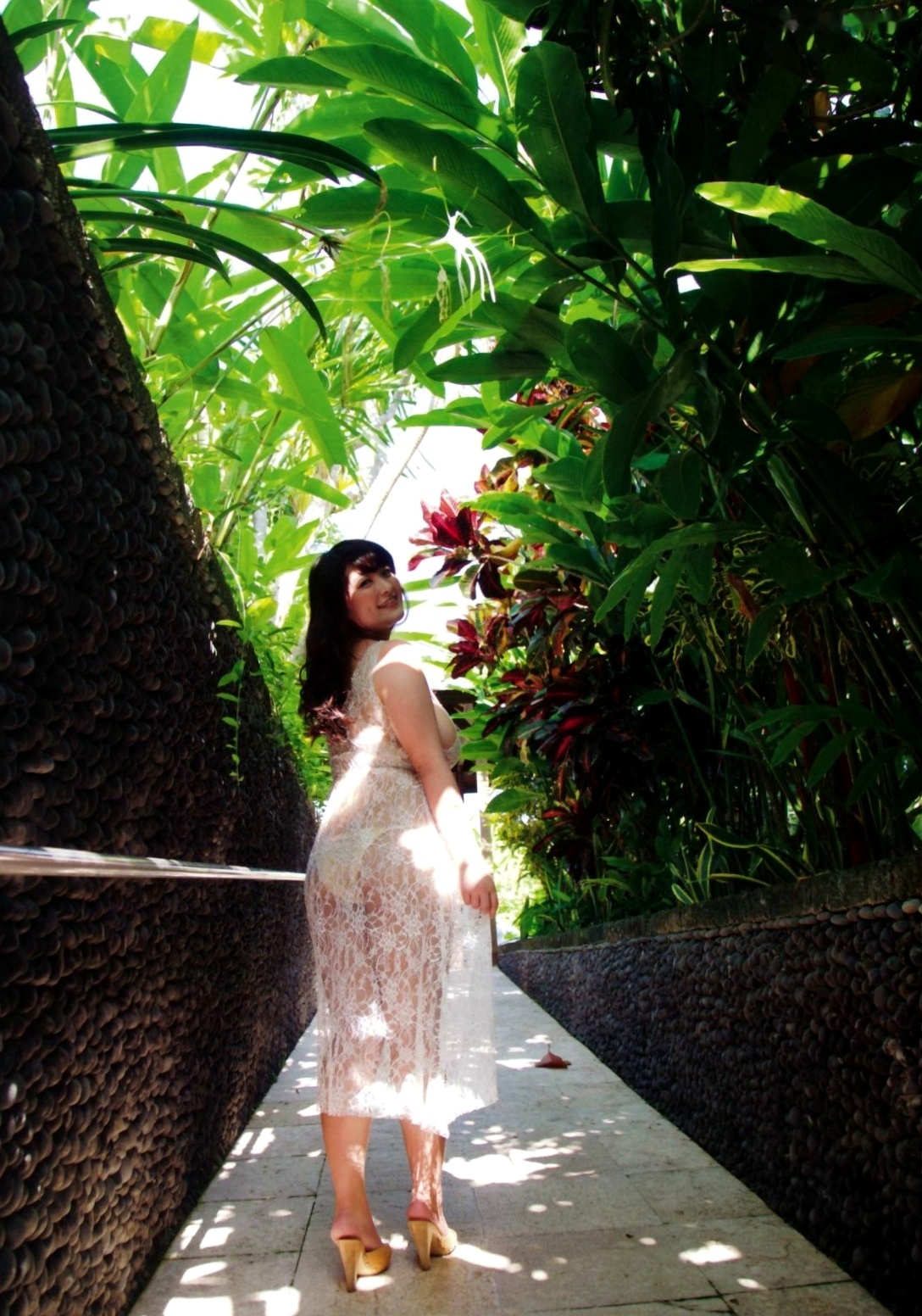 Gallery - PB写真集_柳瀬早紀《Blessing》 全套精选：阳光下的泳池比基尼与慵懒家居私房，极致肉感诱惑大秀傲人曲线[111P]日本童颜巨乳比基尼私房照大尺度 柳濑早纪女神私房照_秀色女神 - image 24