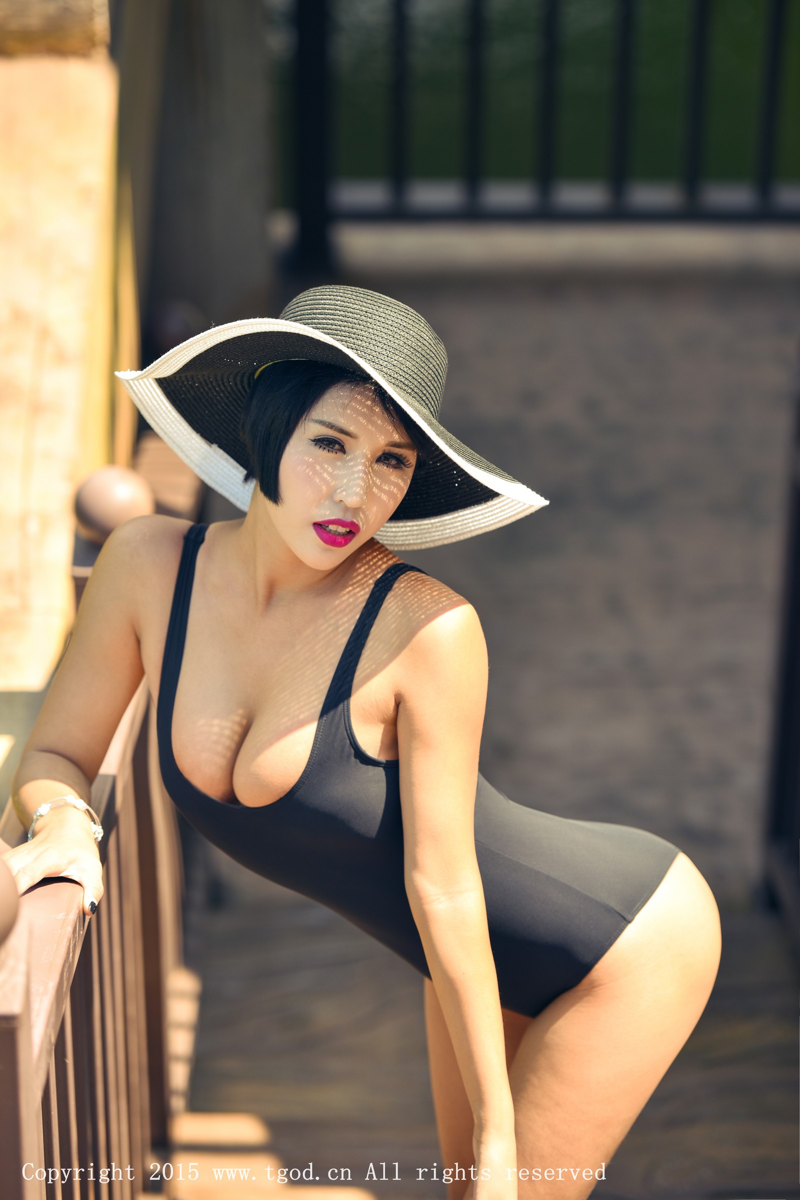 娜依灵儿 [TGOD推女神]高清写真图云曼旅拍 第三刊 ~