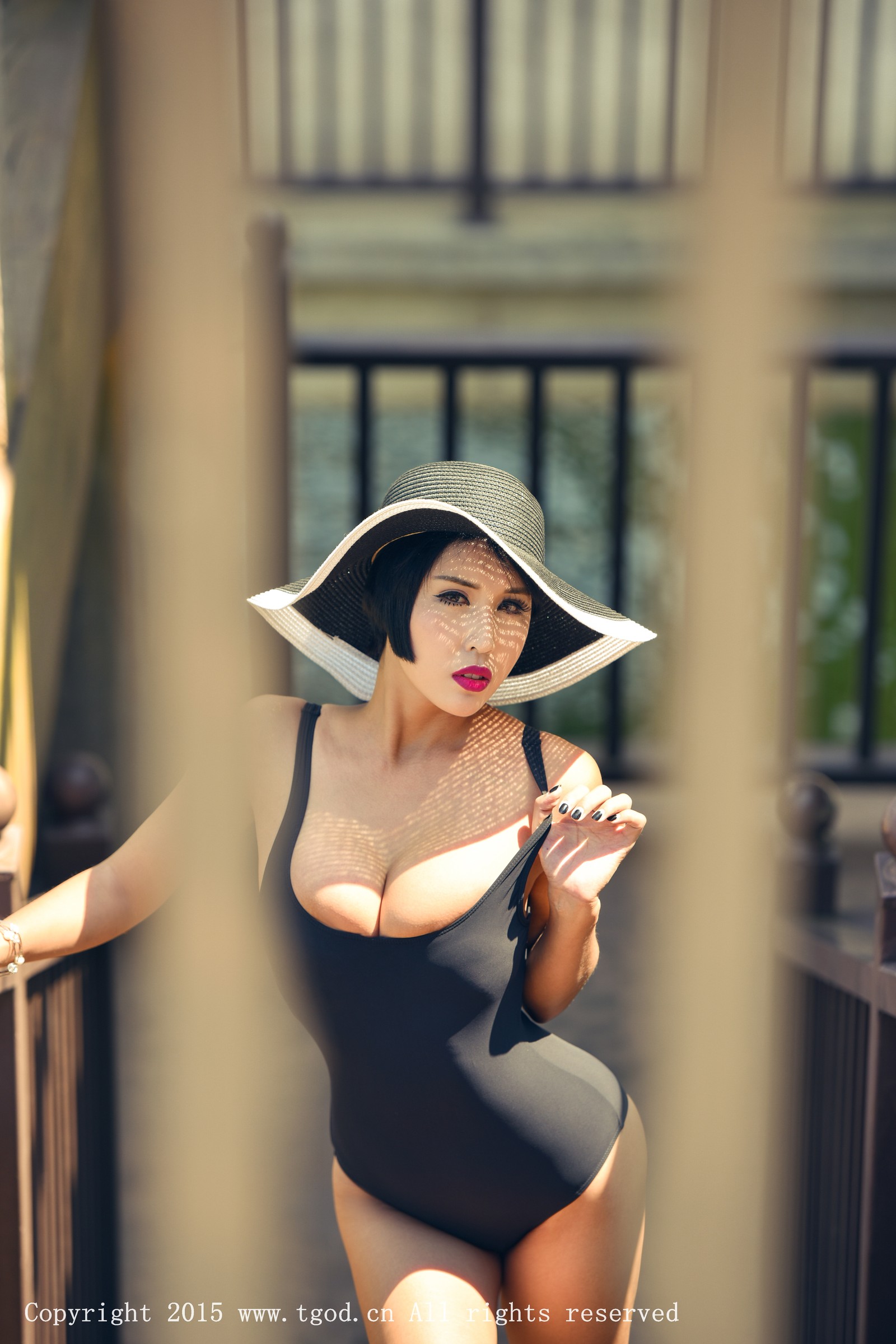 娜依灵儿 [TGOD推女神]高清写真图云曼旅拍 第三刊 ~