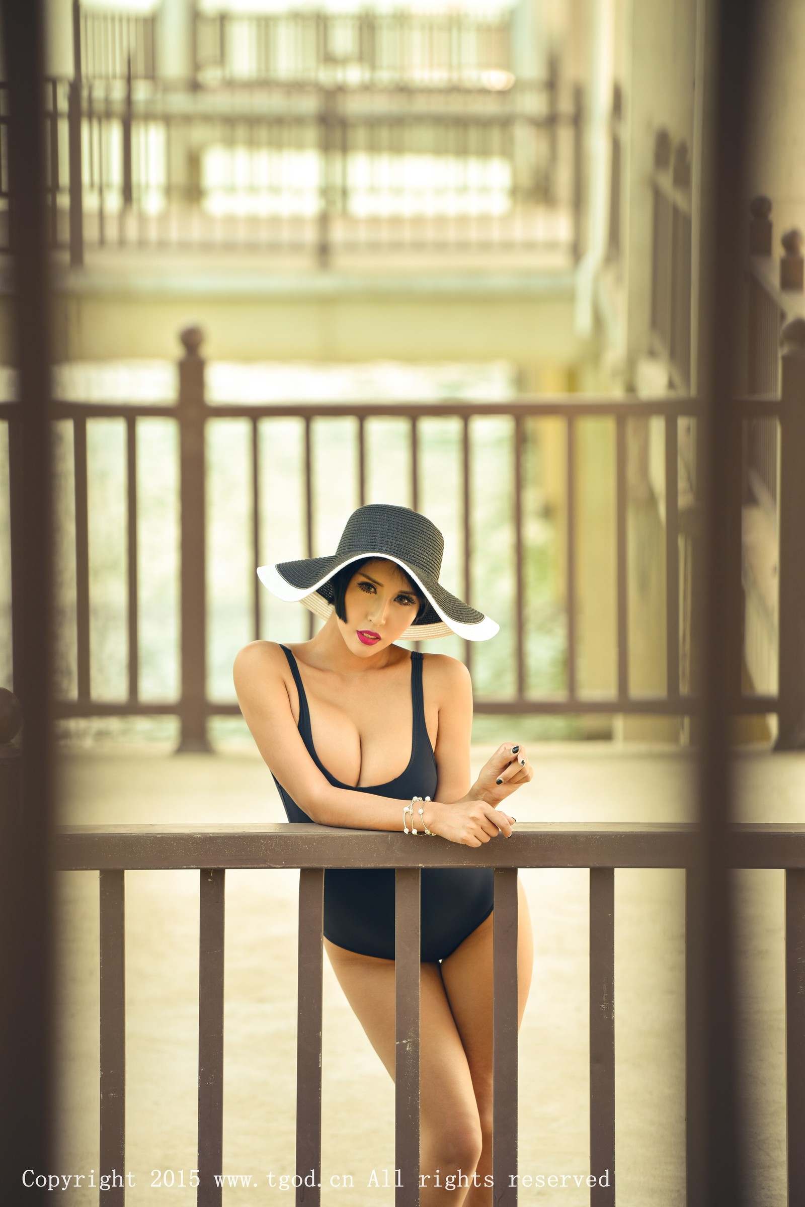 娜依灵儿 [TGOD推女神]高清写真图云曼旅拍 第三刊 ~