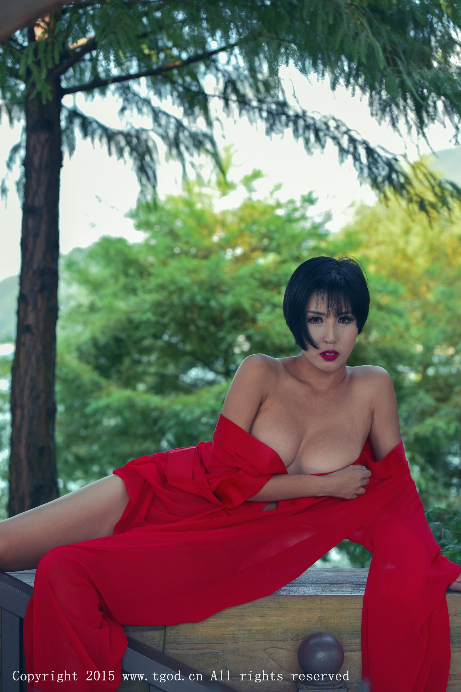 娜依灵儿 [TGOD推女神]高清写真图云曼旅拍 第三刊 ~