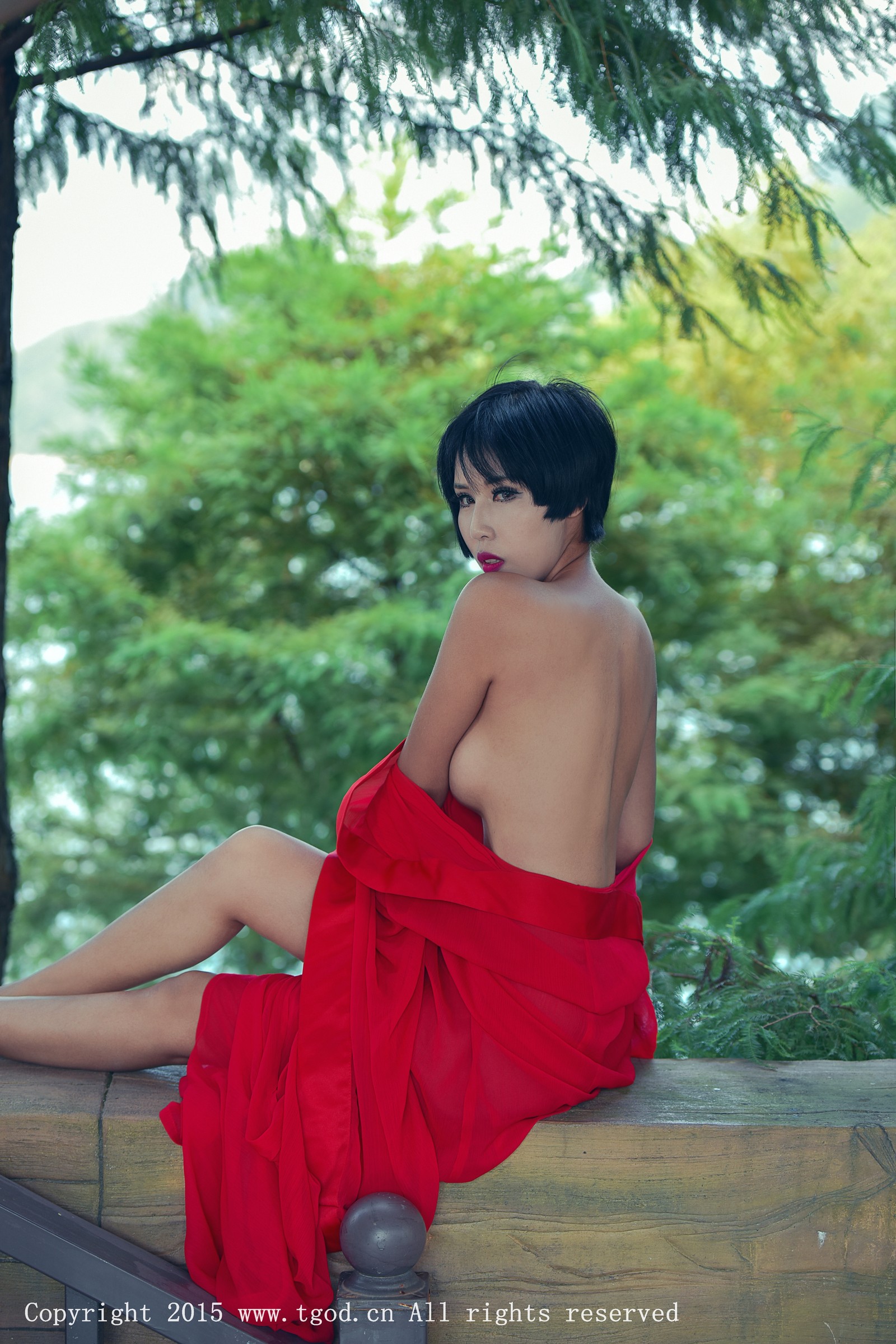 娜依灵儿 [TGOD推女神]高清写真图云曼旅拍 第三刊 ~