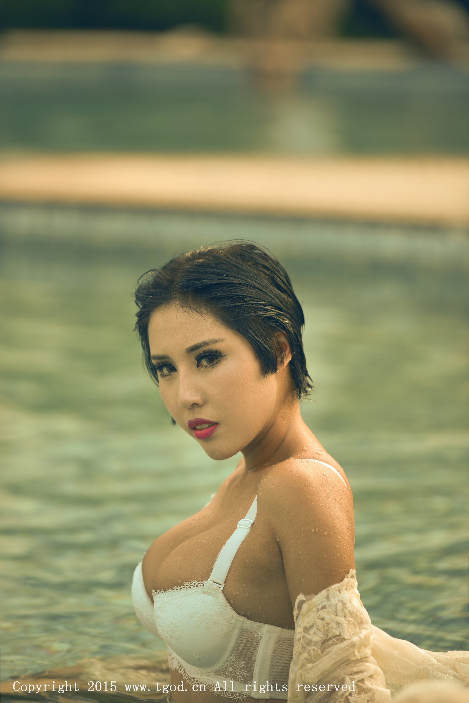 娜依灵儿 [TGOD推女神]高清写真图云曼旅拍 第三刊 ~