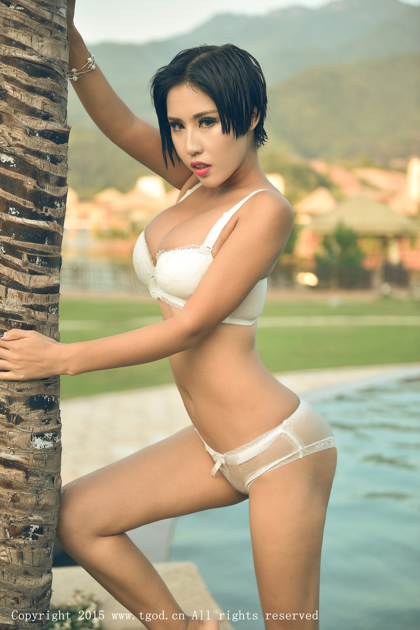 娜依灵儿 [TGOD推女神]高清写真图云曼旅拍 第三刊 ~