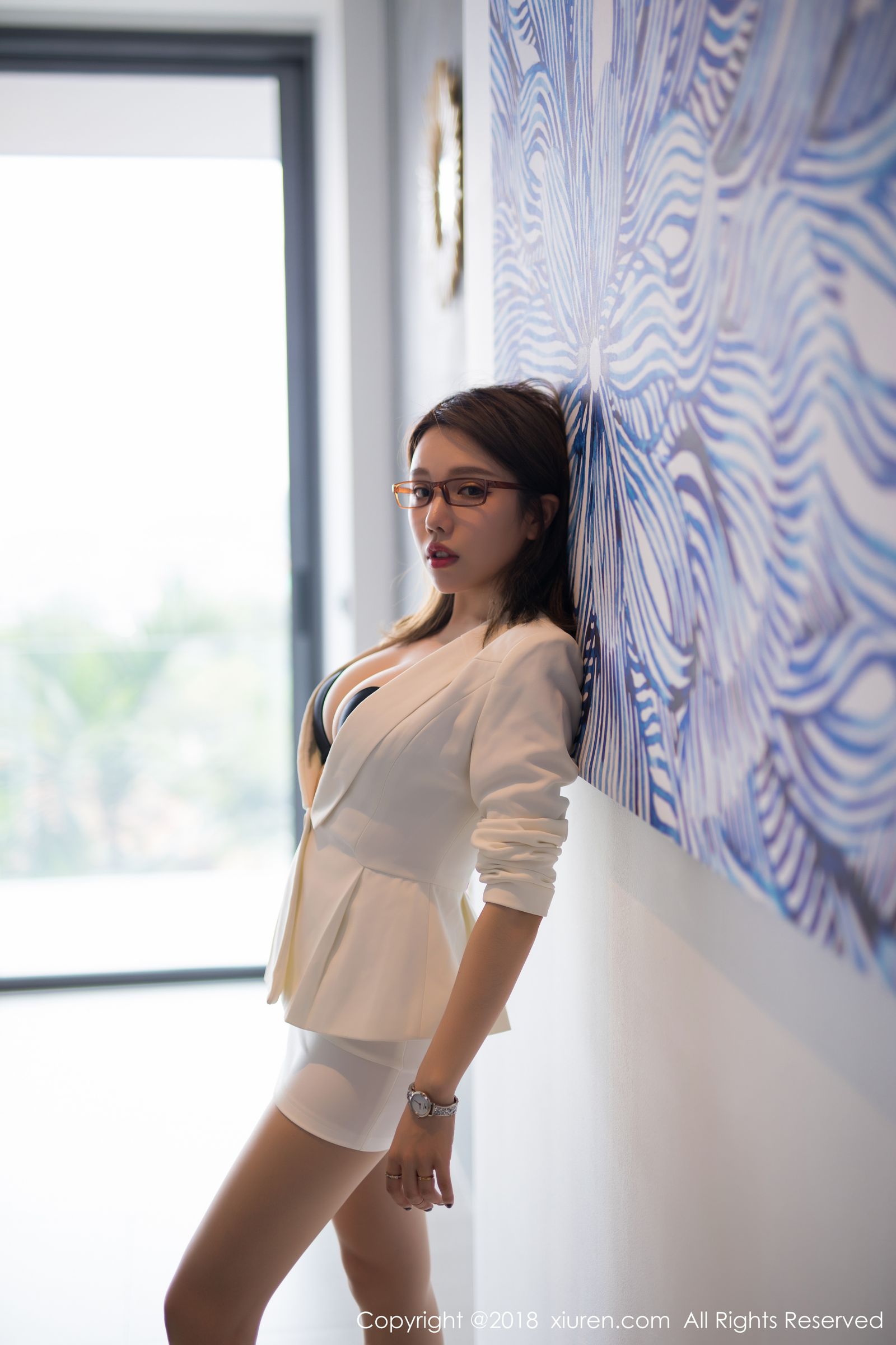 职场女神黄楽然 纯白制服事业线