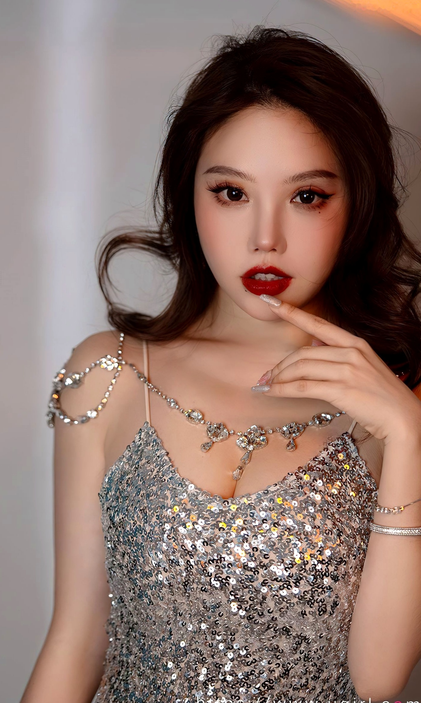 Gallery - UGirlsApp尤果圈 - Chiness Model 爱尤物 - Love Beauty -2765-妮小妖-《孤独欢喜》-闪耀亮片裙性感写真，烈焰红唇尽显惊艳高贵气质爱尤物 - Love Beauty 性感气质冷艳女神 妮小妖女神私房照_秀色女神 - image 3