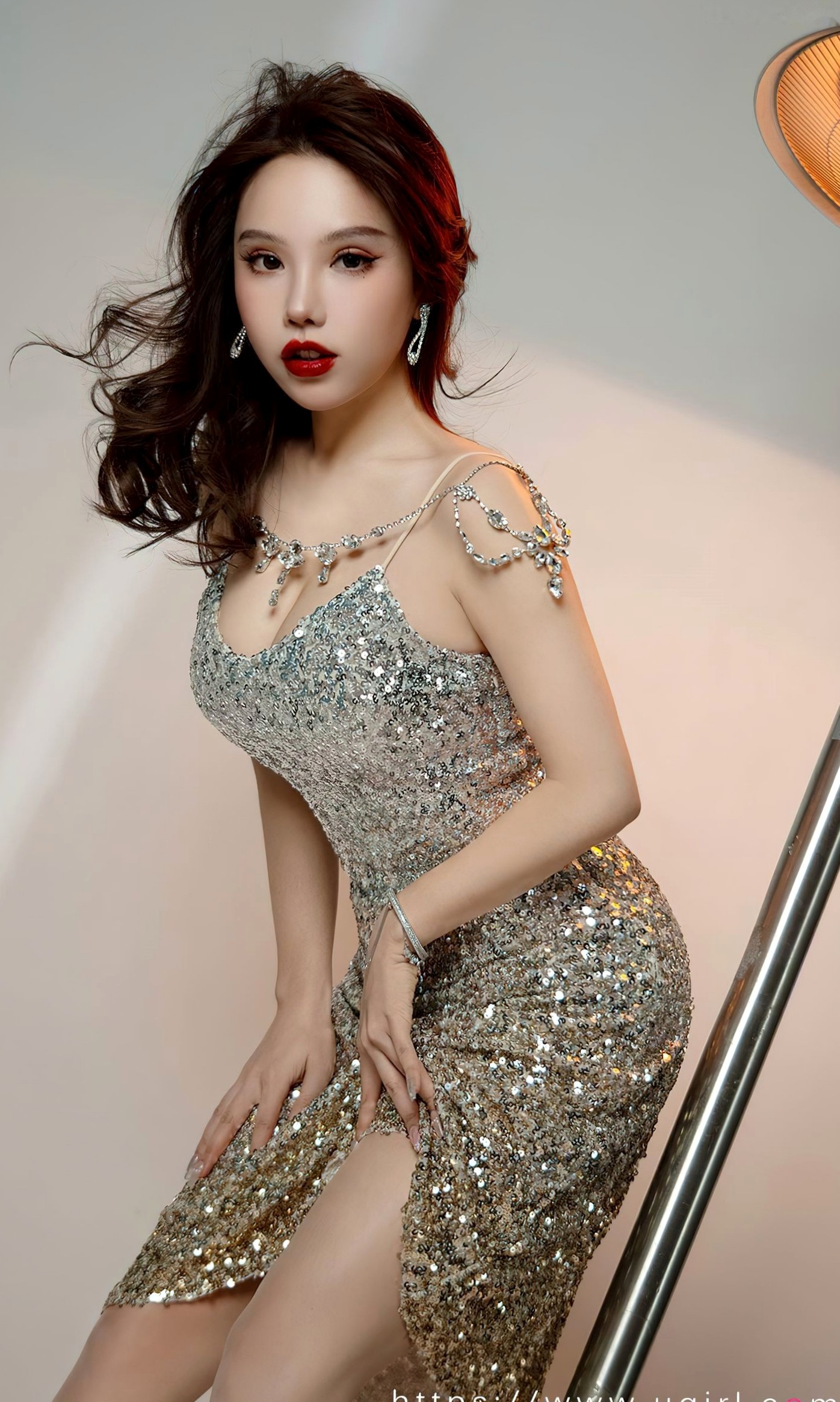 Gallery - UGirlsApp尤果圈 - Chiness Model 爱尤物 - Love Beauty -2765-妮小妖-《孤独欢喜》-闪耀亮片裙性感写真，烈焰红唇尽显惊艳高贵气质爱尤物 - Love Beauty 性感气质冷艳女神 妮小妖女神私房照_秀色女神 - image 16