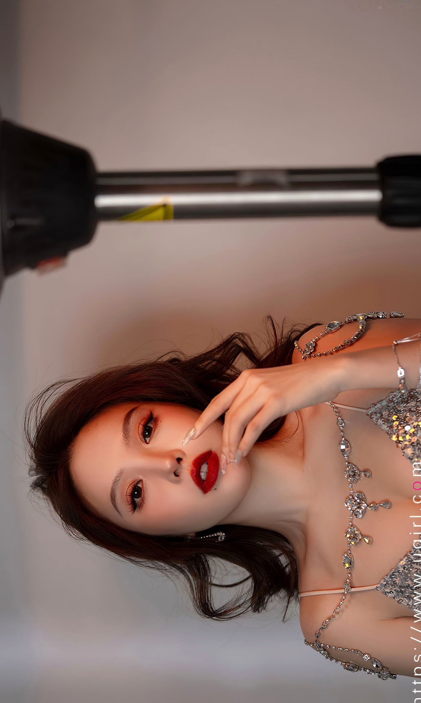 Gallery - UGirlsApp尤果圈 - Chiness Model 爱尤物 - Love Beauty -2765-妮小妖-《孤独欢喜》-闪耀亮片裙性感写真，烈焰红唇尽显惊艳高贵气质爱尤物 - Love Beauty 性感气质冷艳女神 妮小妖女神私房照_秀色女神 - image 30