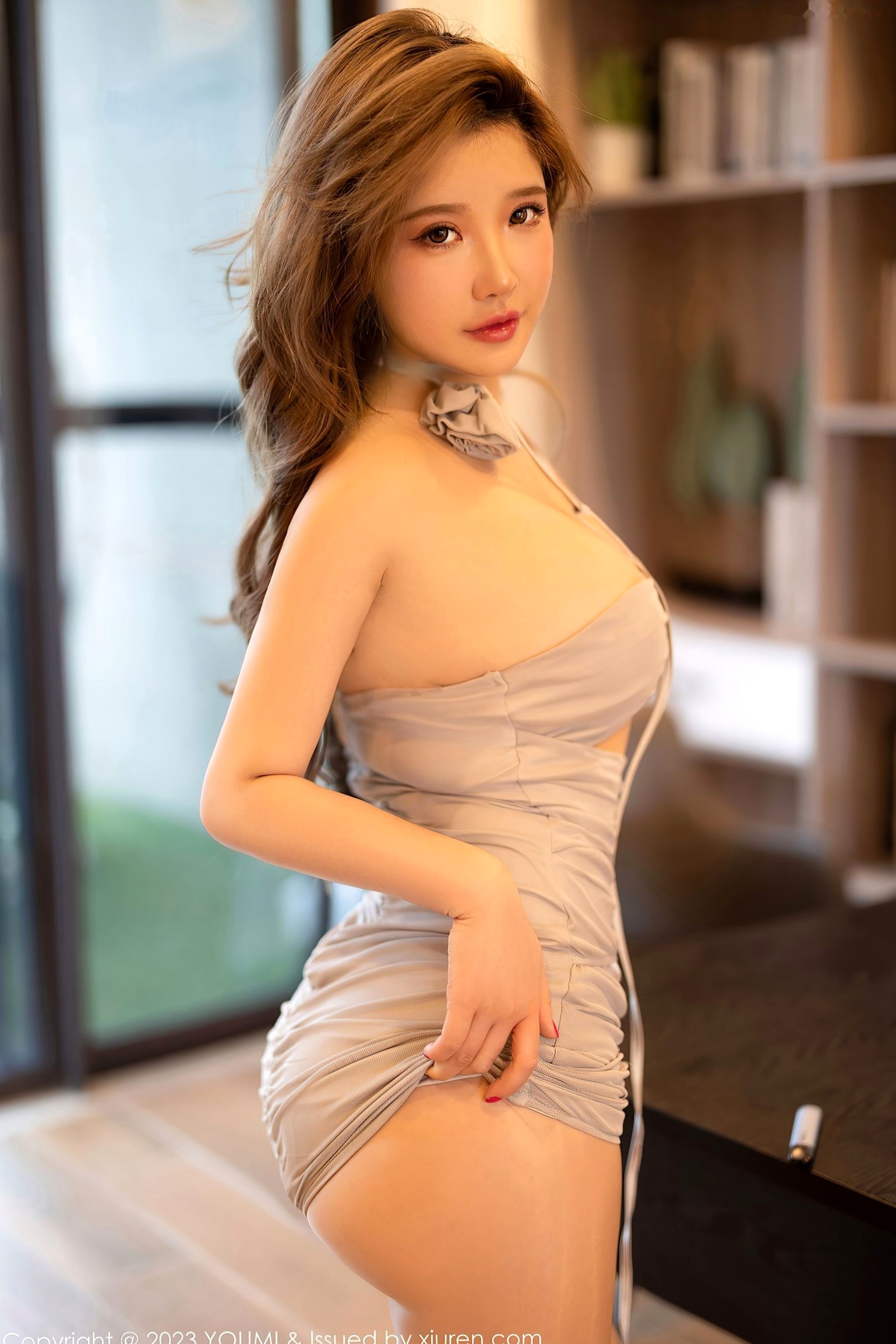 Gallery - YouMi尤蜜荟 - Chiness Model  910 小海臀Rena 淡蓝连衣短裙私房照 绝美诱惑曲线 大尺度性感尤物家居写真 2023.03.06尤蜜荟 - Chiness Model 性感美臀私房照诱惑大尺度 玲奈女神私房照_秀色女神 - image 5
