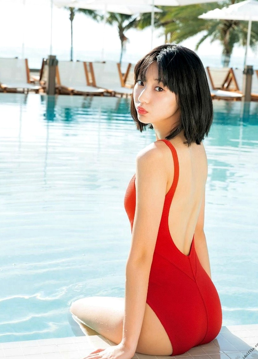 Gallery - 武田玲奈2nd写真集「rena」高清套图：清纯少女泳装泳池私房与纽约街拍日本清纯私房照治愈系萝莉 武田玲奈女神私房照_秀色女神 - image 16
