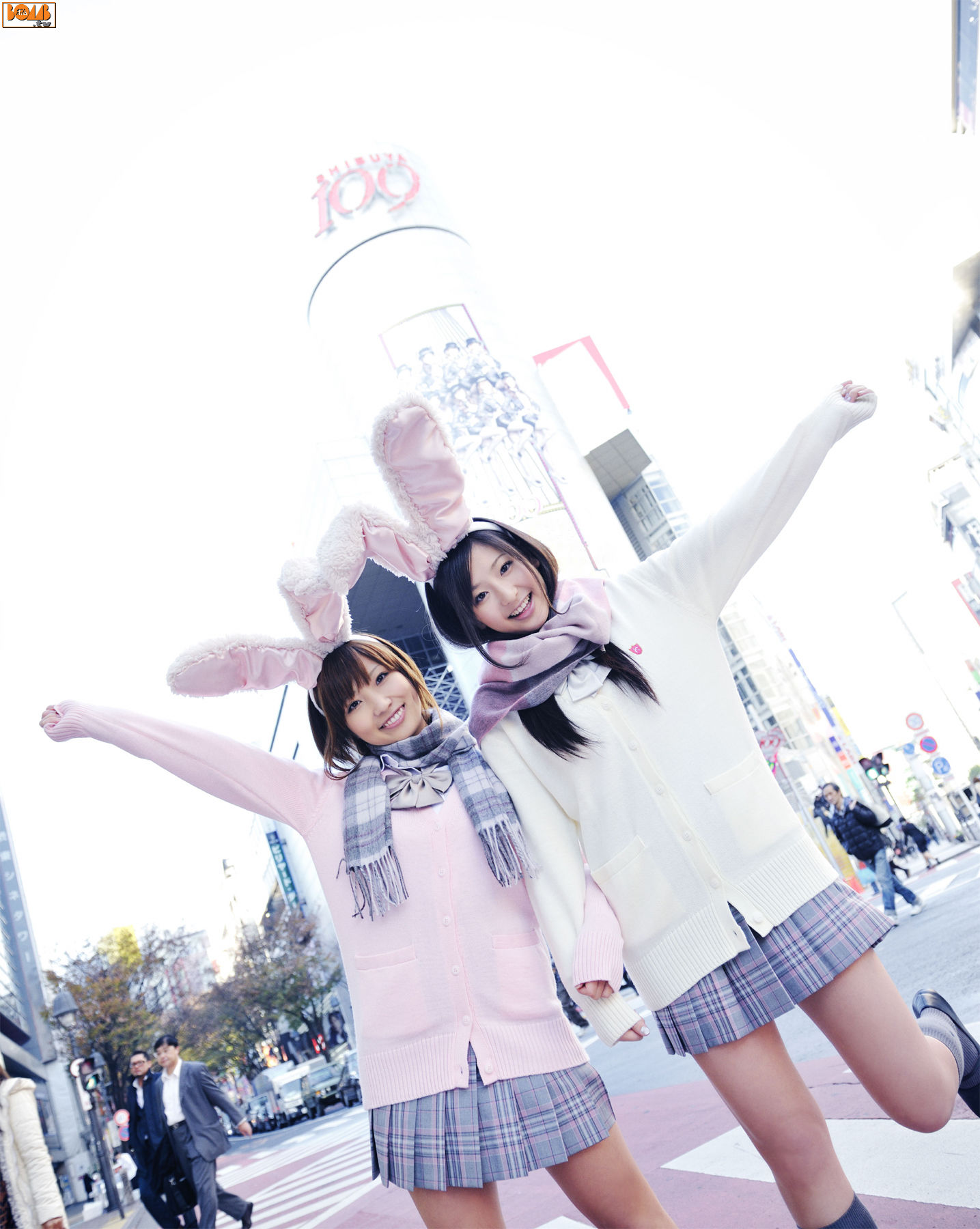 夏垣佳奈、村上友梨-[Bomb.TV]高清写真图套图写真图集Mimi Girls2011-01