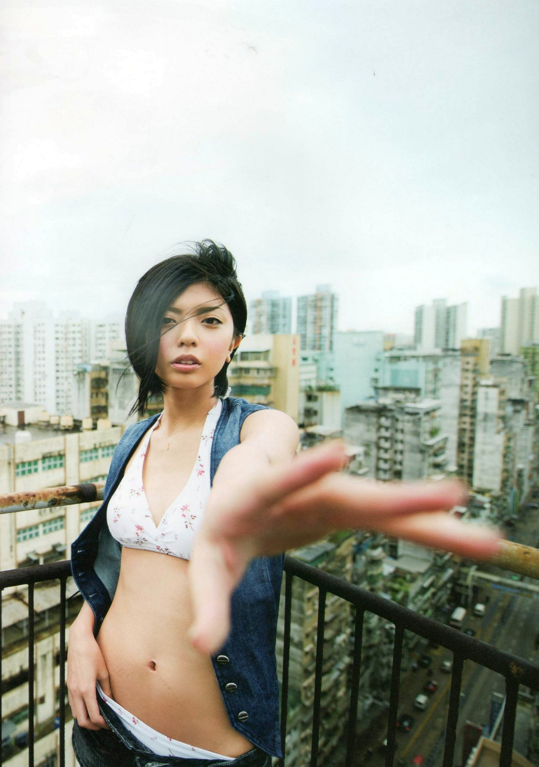 Gallery - PB写真集：宫地真绪《Decada》高清套图，收录家居私房与都市街拍时尚大片日本气质私房照清新女神 宫地真绪女神私房照_秀色女神 - image 47