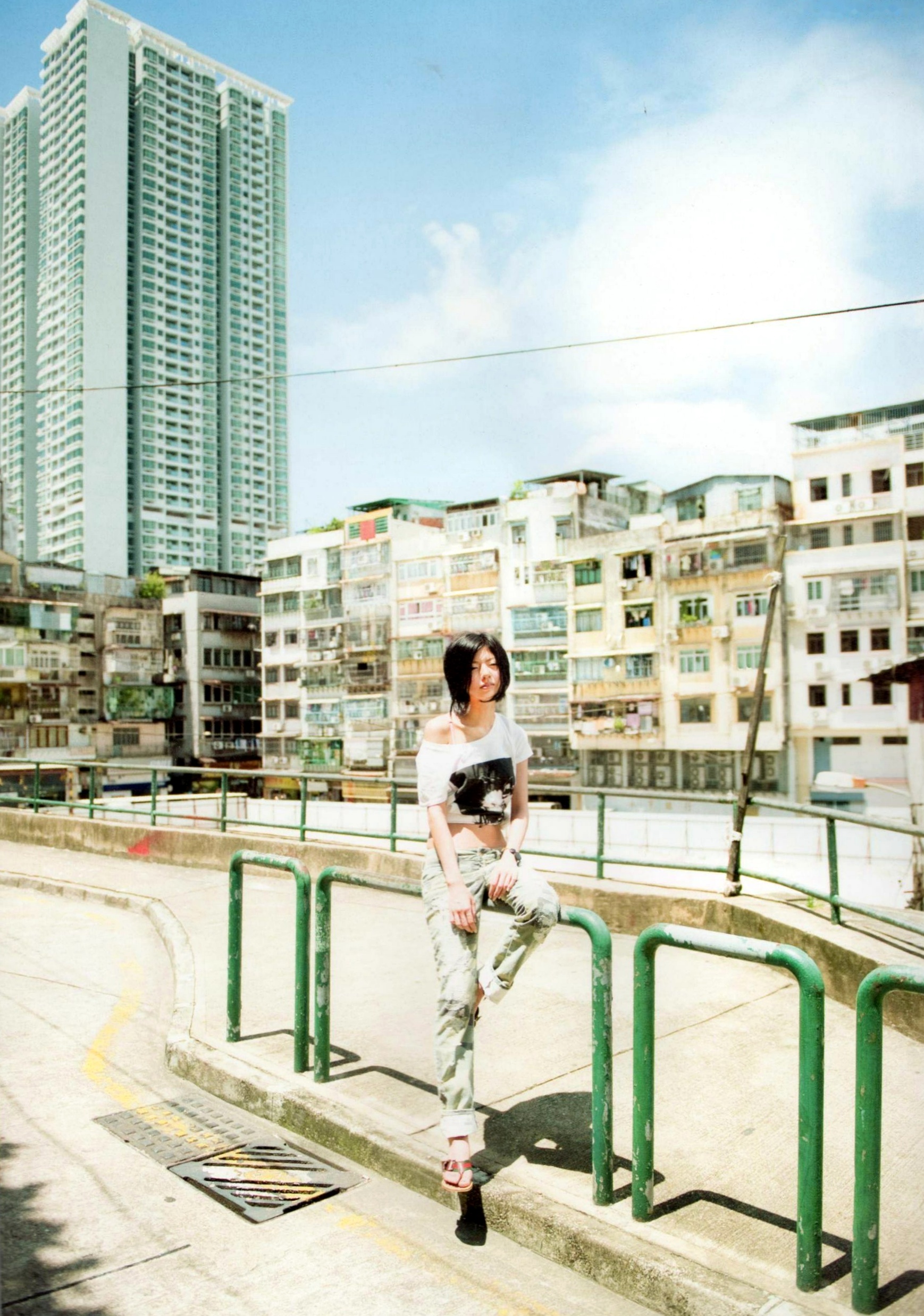 Gallery - PB写真集：宫地真绪《Decada》高清套图，收录家居私房与都市街拍时尚大片日本气质私房照清新女神 宫地真绪女神私房照_秀色女神 - image 76
