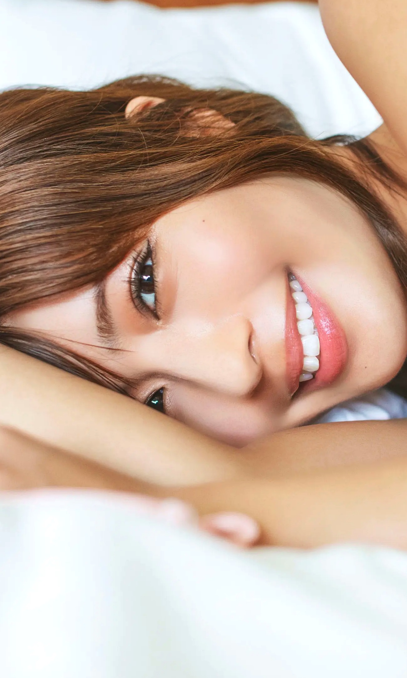 桥本梨菜 - 被写真爱着的女神 小麦色性感泳池比基尼写真 [70P]