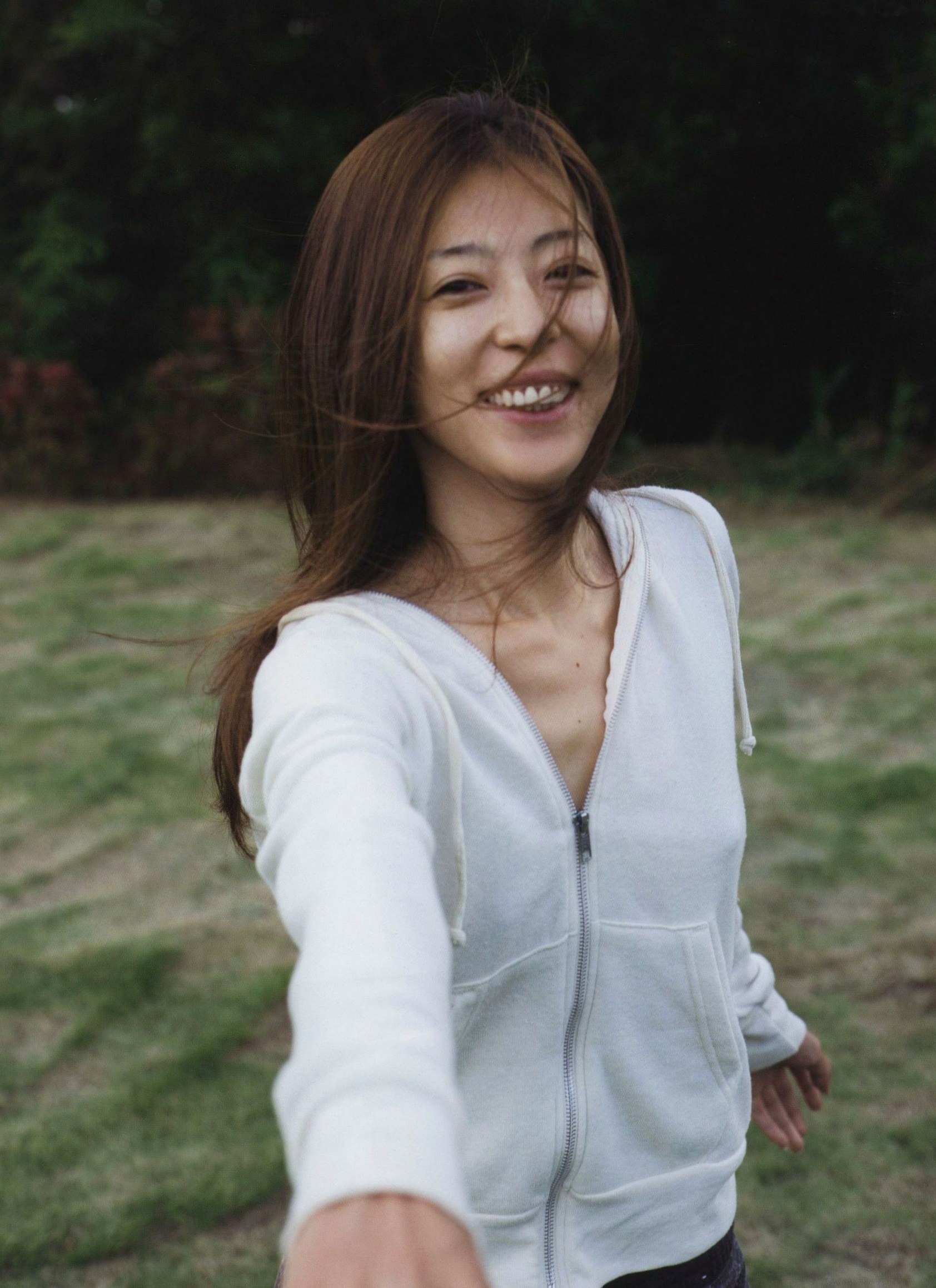 Gallery - PB写真集_中村愛美：《Lyin' Eyes》唯美纯真写真，高清捕捉自然户外与私房瞬间日本清纯私房照气质 中村爱美女神私房照_秀色女神 - image 7