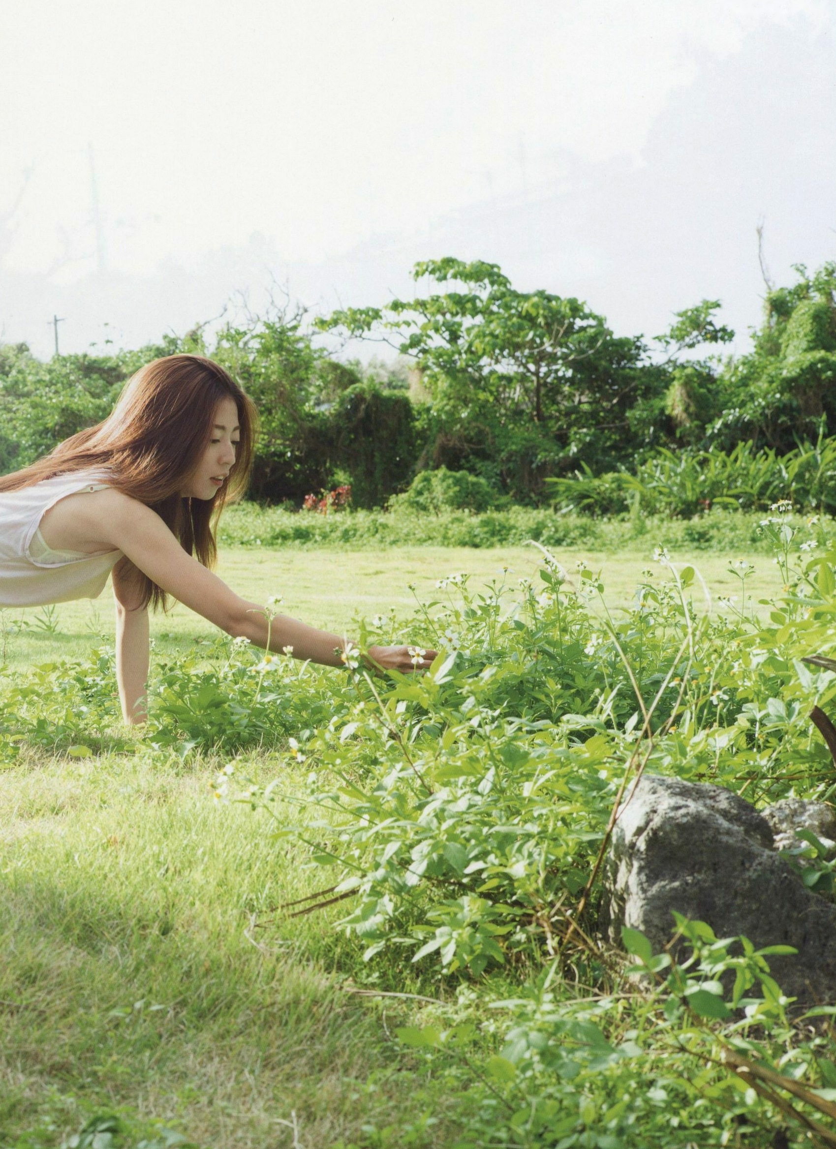 Gallery - PB写真集_中村愛美：《Lyin' Eyes》唯美纯真写真，高清捕捉自然户外与私房瞬间日本清纯私房照气质 中村爱美女神私房照_秀色女神 - image 12