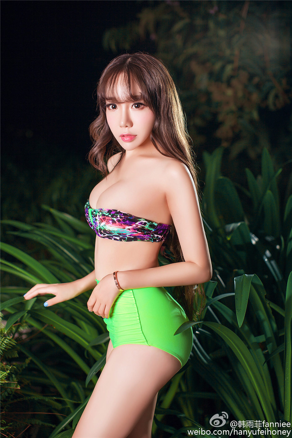 韩雨菲fanniee 平面模特性感个性写真图片