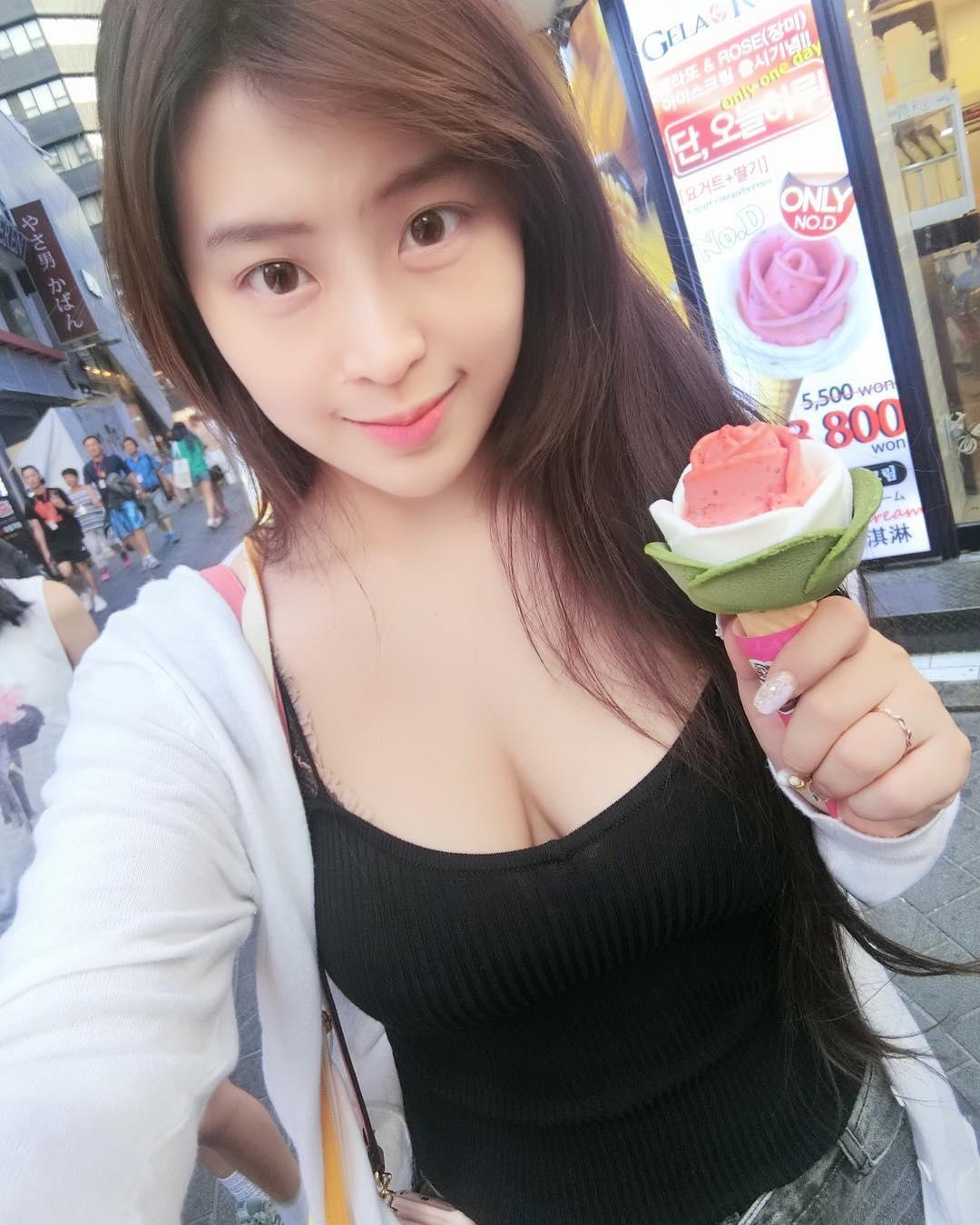 台湾极品妹子Yumi.K 身材超好的私房照