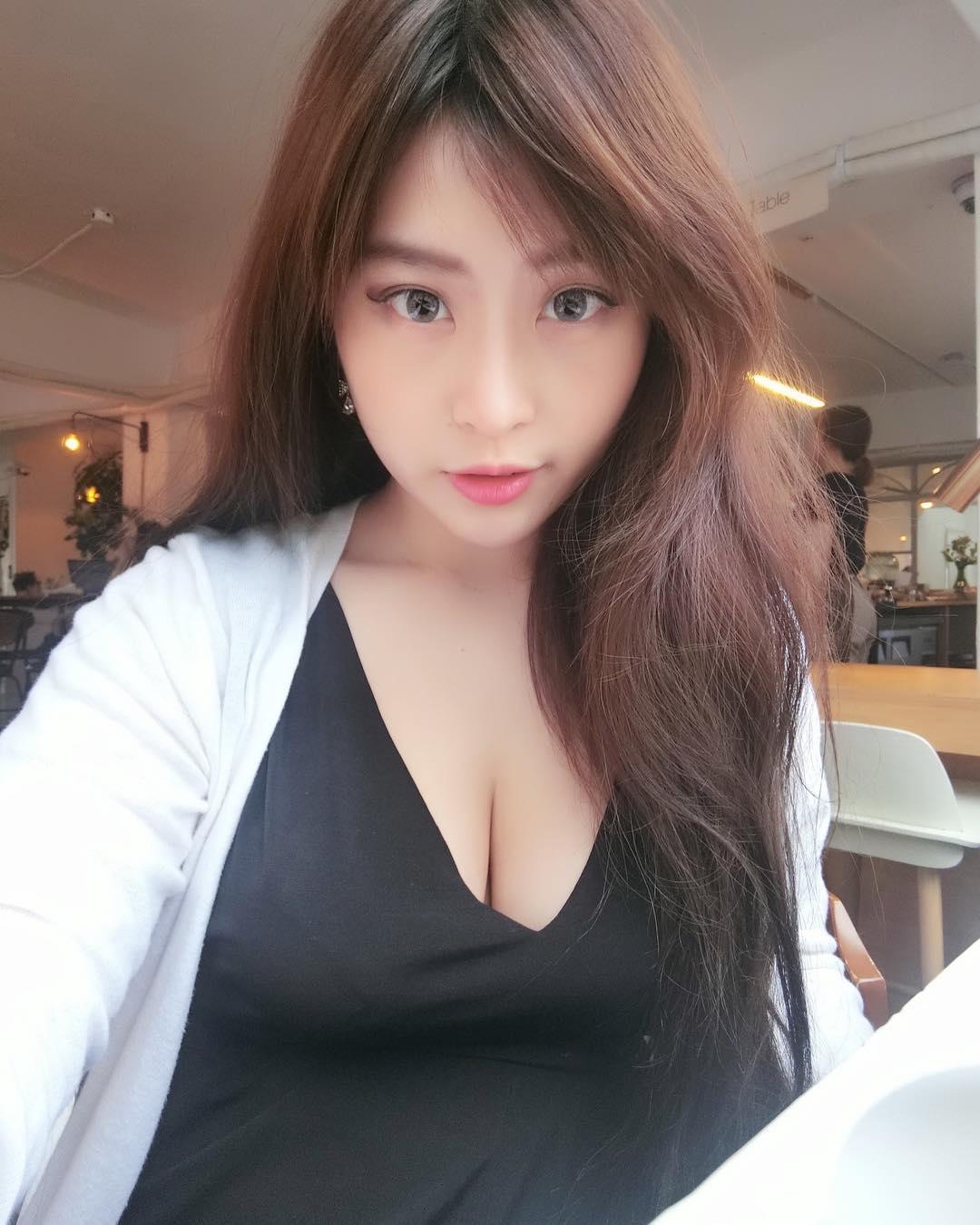 台湾极品妹子Yumi.K 身材超好的私房照