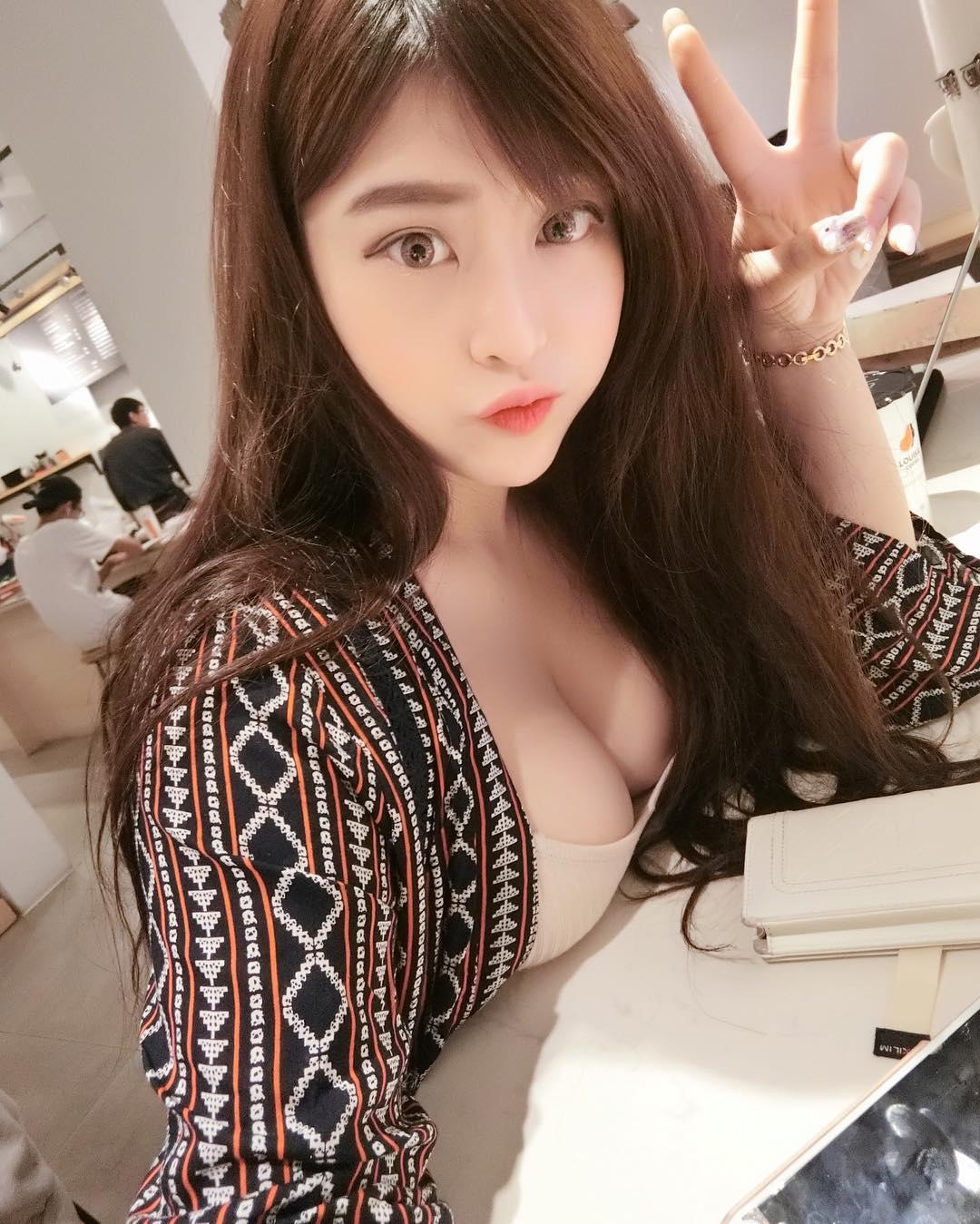 台湾极品妹子Yumi.K 身材超好的私房照