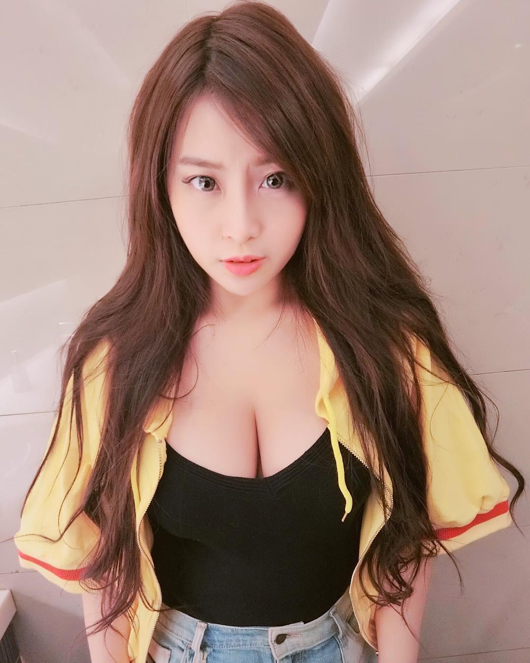 台湾极品妹子Yumi.K 身材超好的私房照