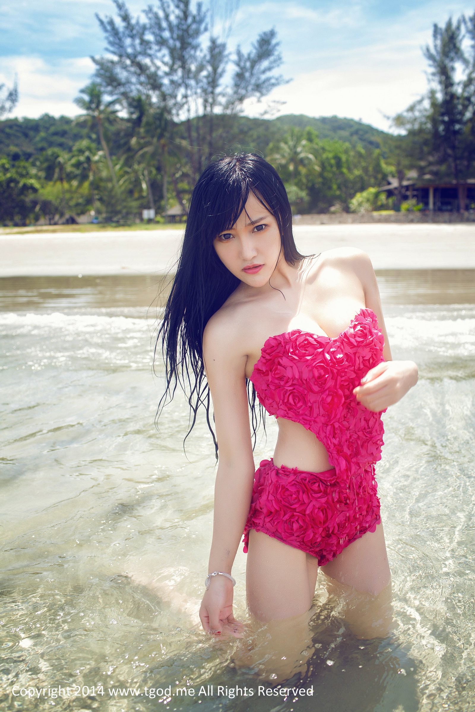 杨上萱 [TGOD推女神]高清写真图娇艳的玫瑰 沙巴系列～