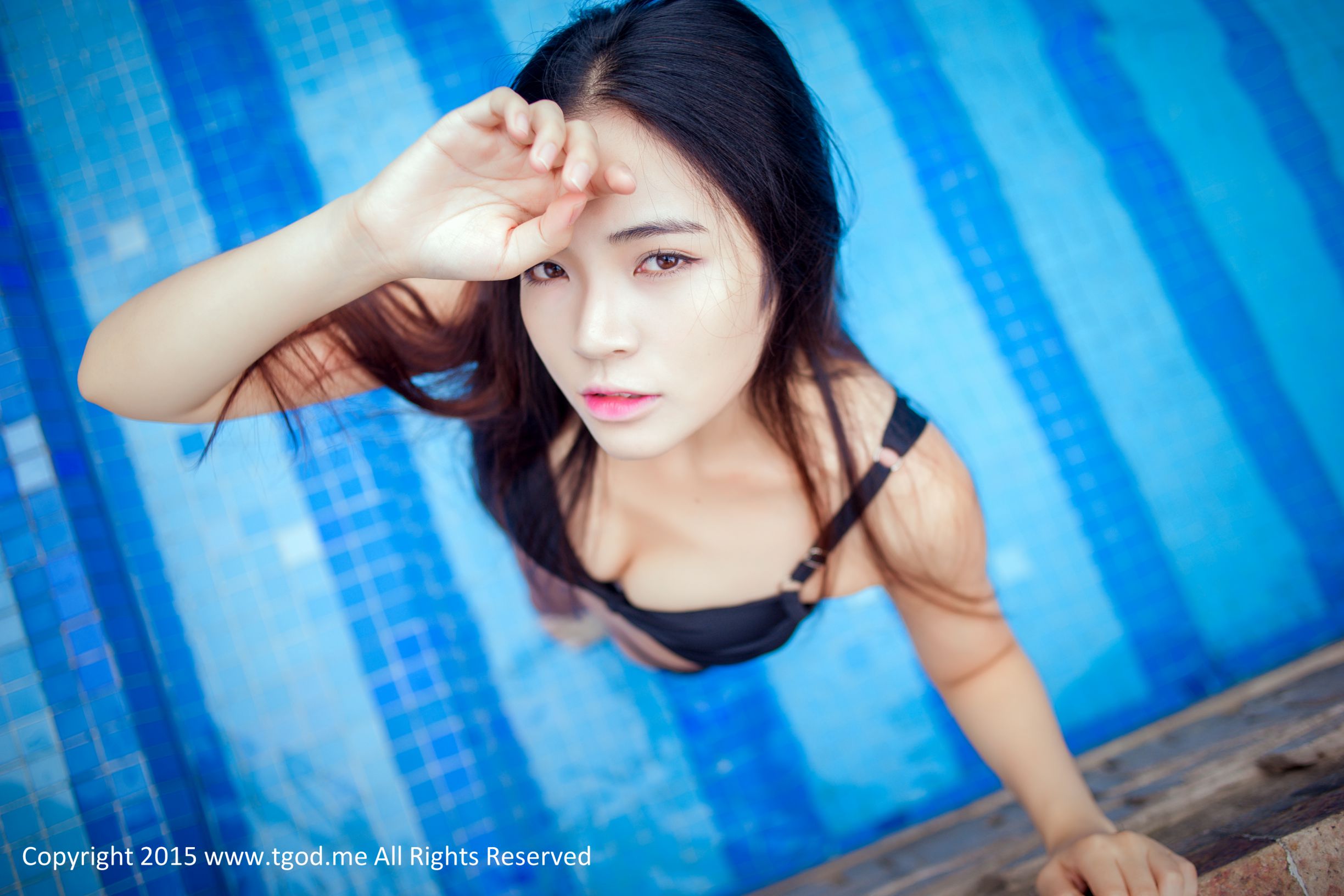 晓艾-泳池边的水精灵 [TGOD推女神]高清写真图