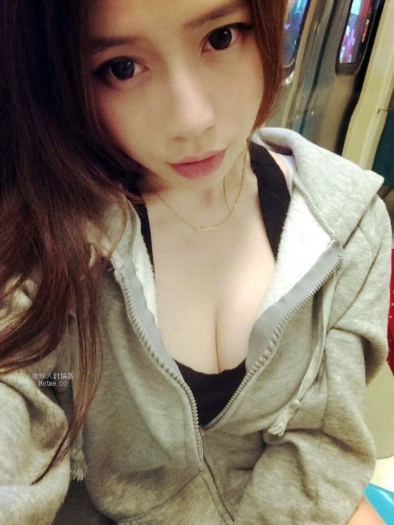 张语昕-超美白肌肤美女生活照