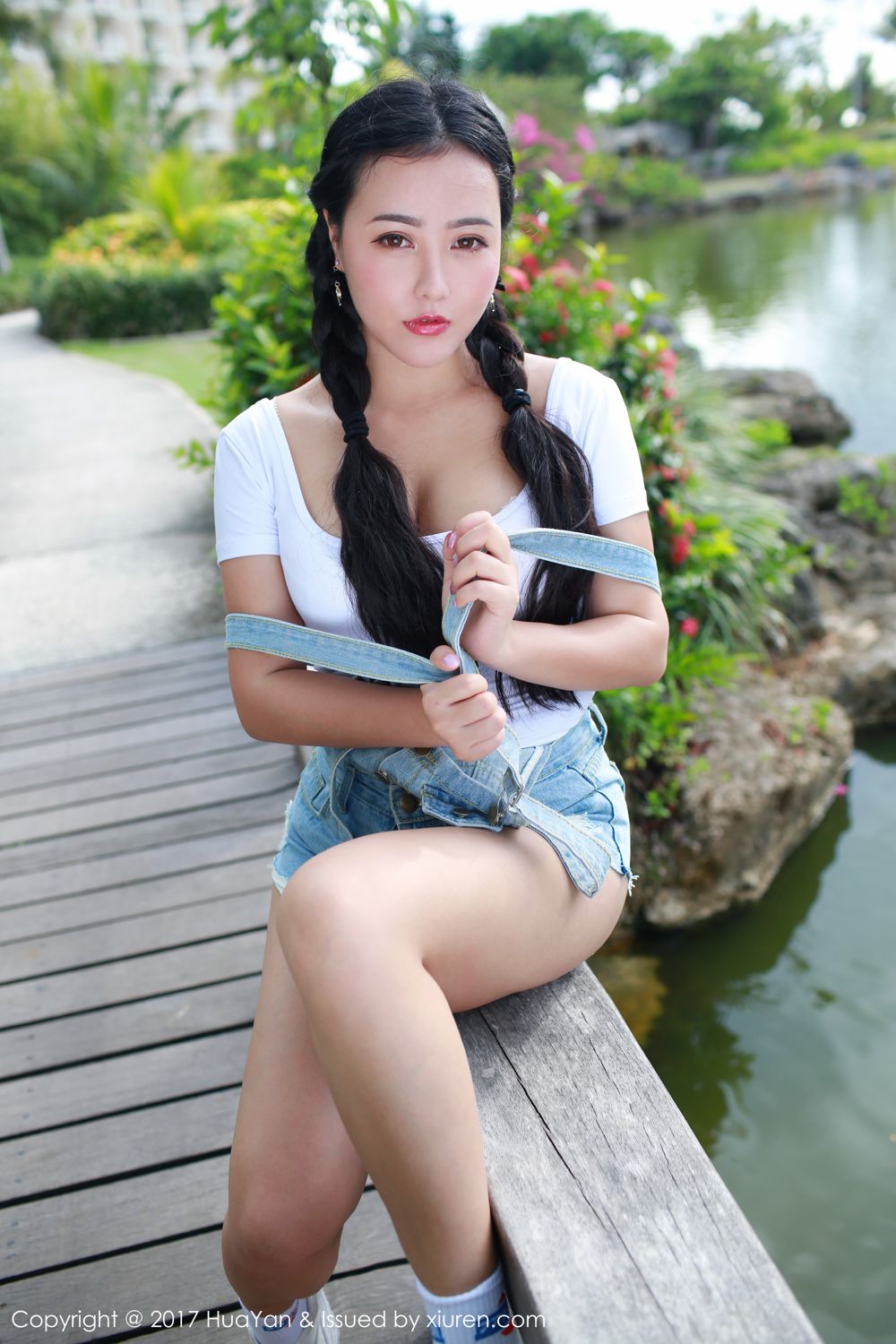 双马尾美人玛鲁娜 开背毛衣与蜜桃臀