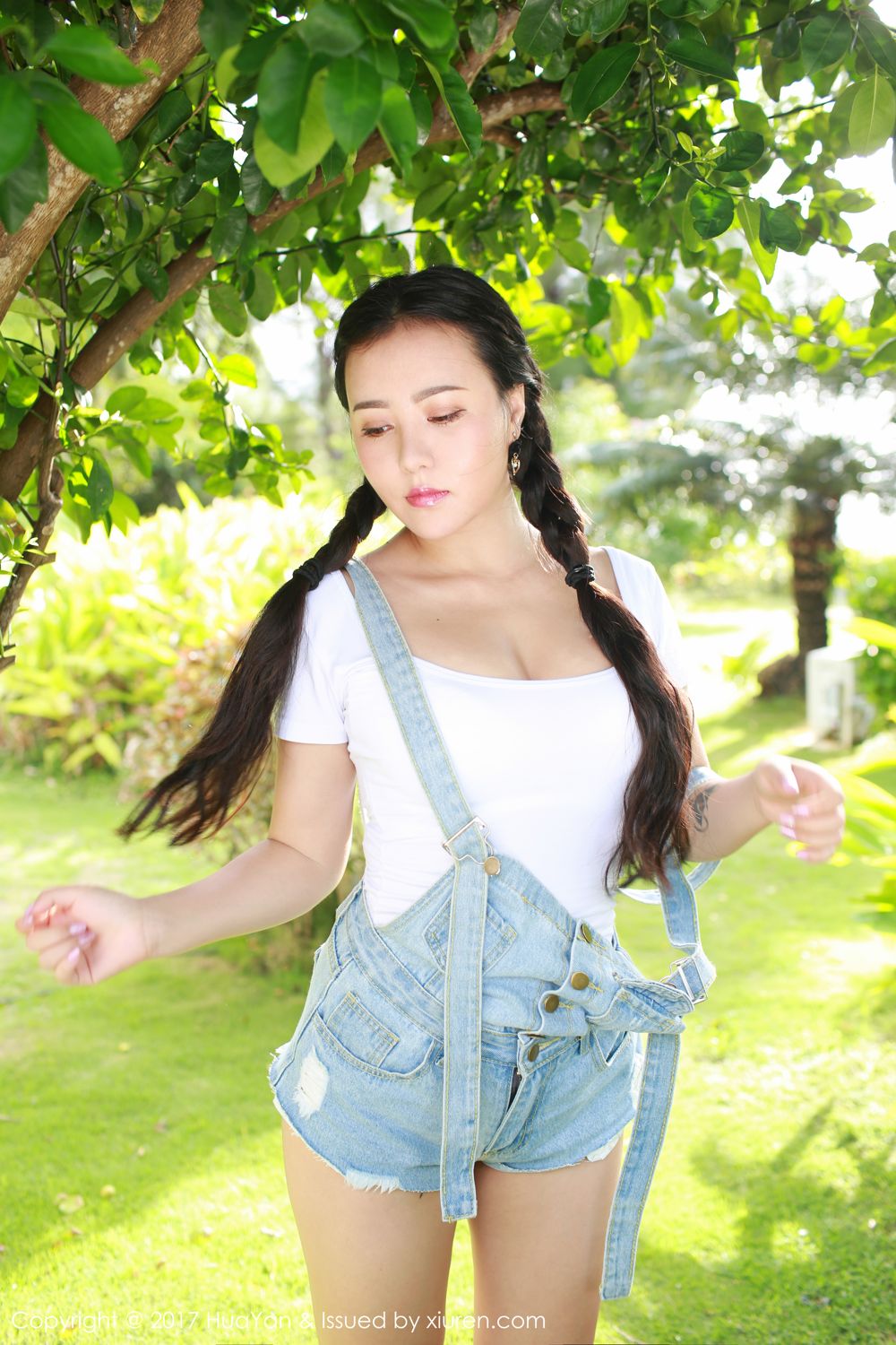双马尾美人玛鲁娜 开背毛衣与蜜桃臀