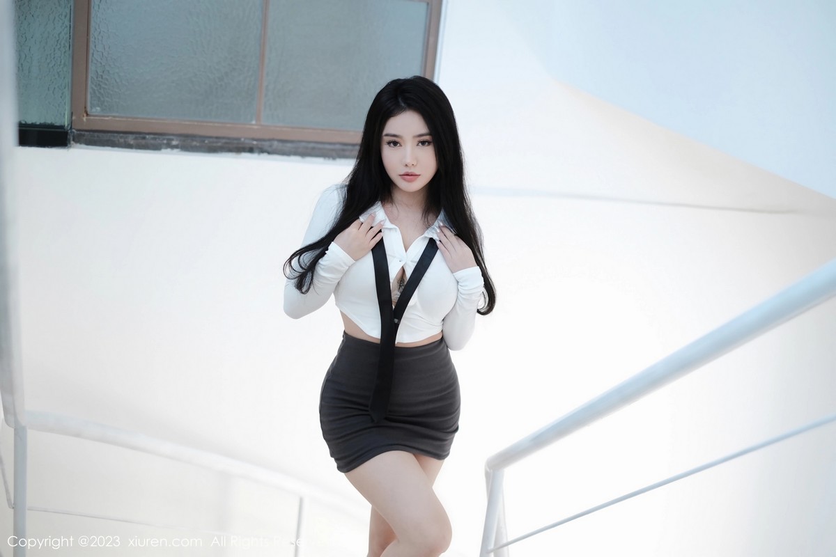 [XiuRen]高清写真图 2023.04.11 No.6553 玛鲁娜Manuela 美臀短裙
