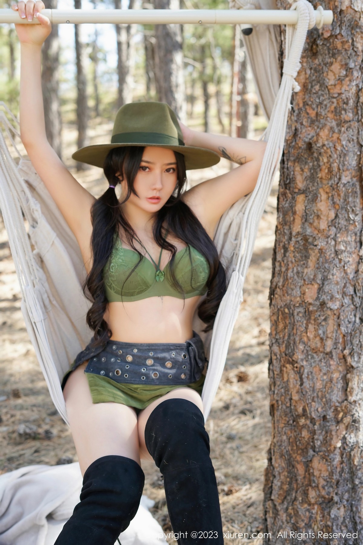 [XiuRen]高清写真图 2023.06.13 No.6902 玛鲁娜Manuela 牛仔装美臀