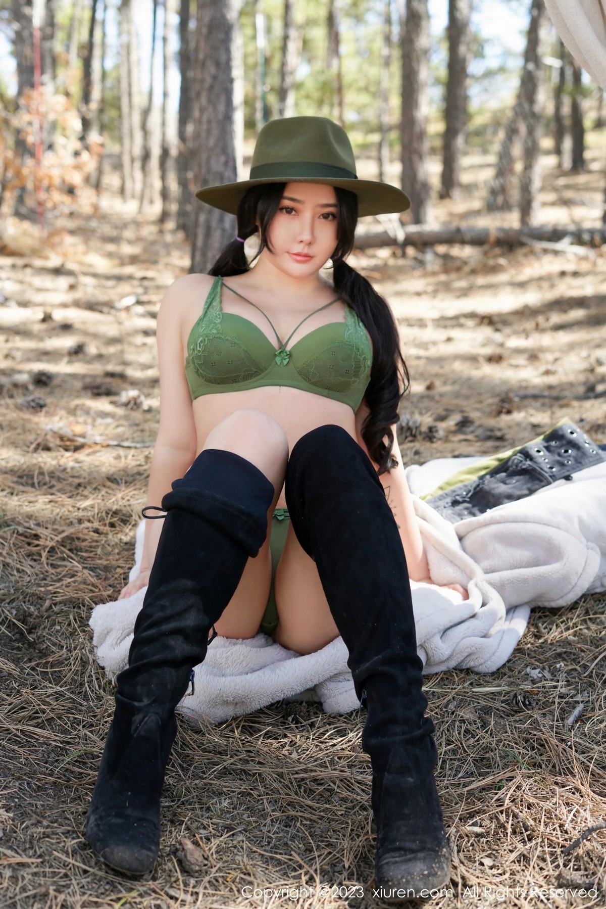 [XiuRen]高清写真图 2023.06.13 No.6902 玛鲁娜Manuela 牛仔装美臀