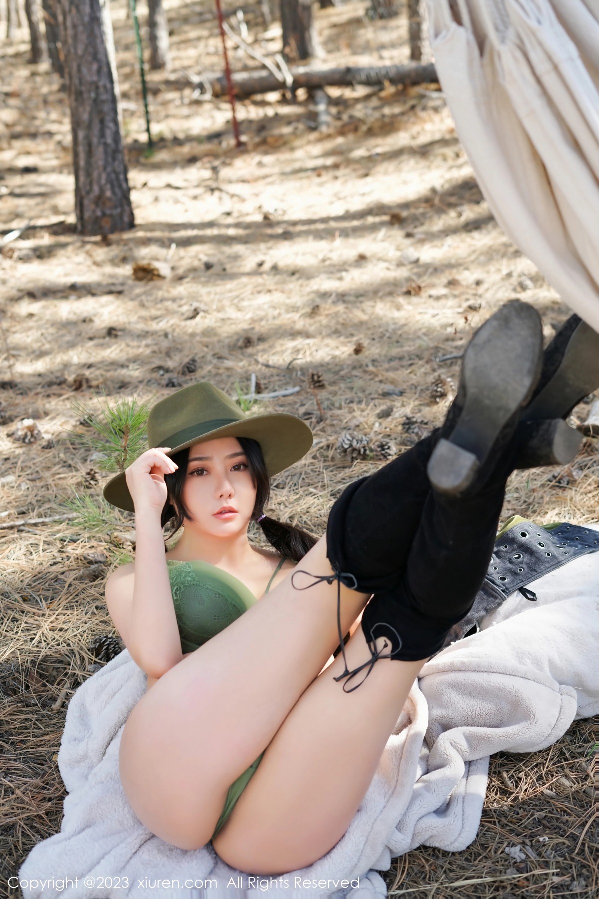 [XiuRen]高清写真图 2023.06.13 No.6902 玛鲁娜Manuela 牛仔装美臀