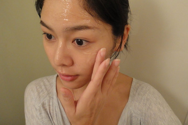 白家绮 水泼事业线诱惑无限