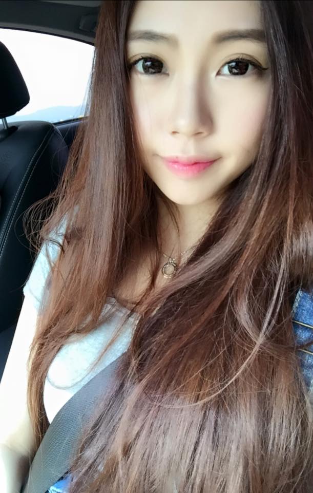 张钧棉 阶梯上这个从上到下的角度拍让好身材!