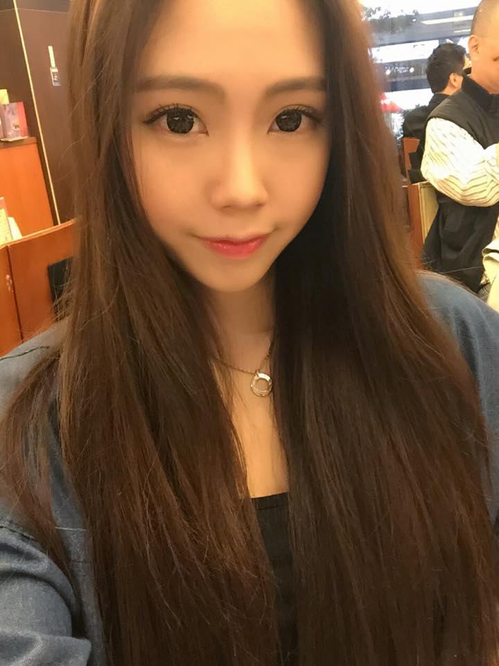 张钧棉 阶梯上这个从上到下的角度拍让好身材!