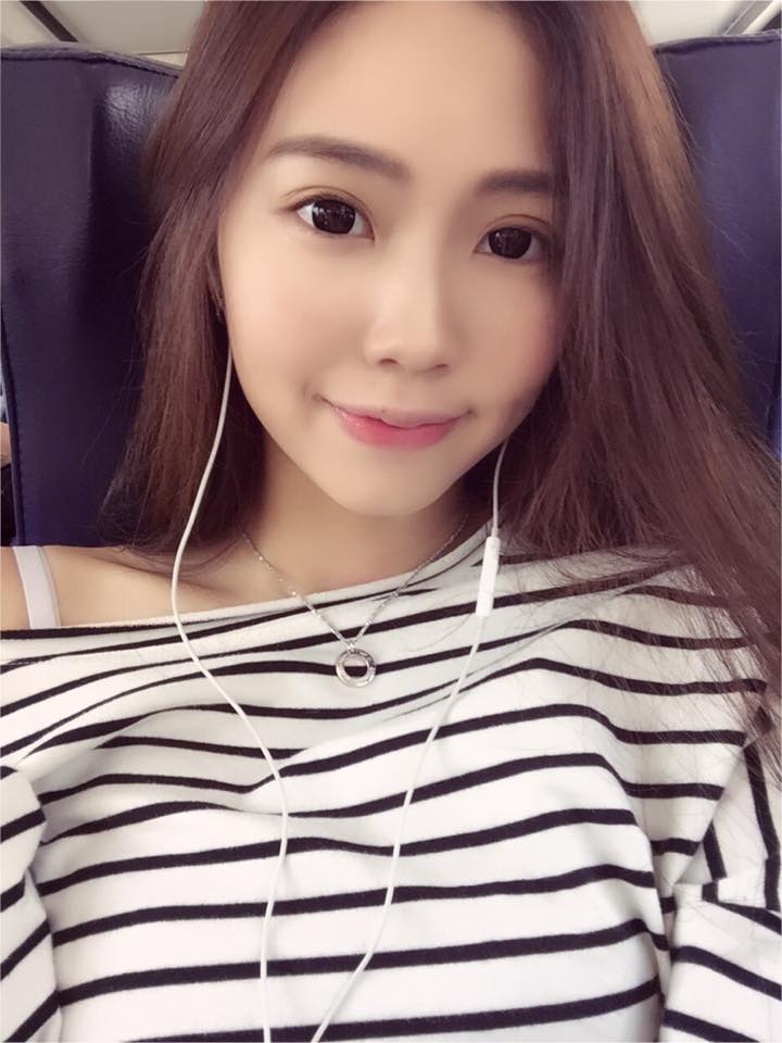 张钧棉 阶梯上这个从上到下的角度拍让好身材!