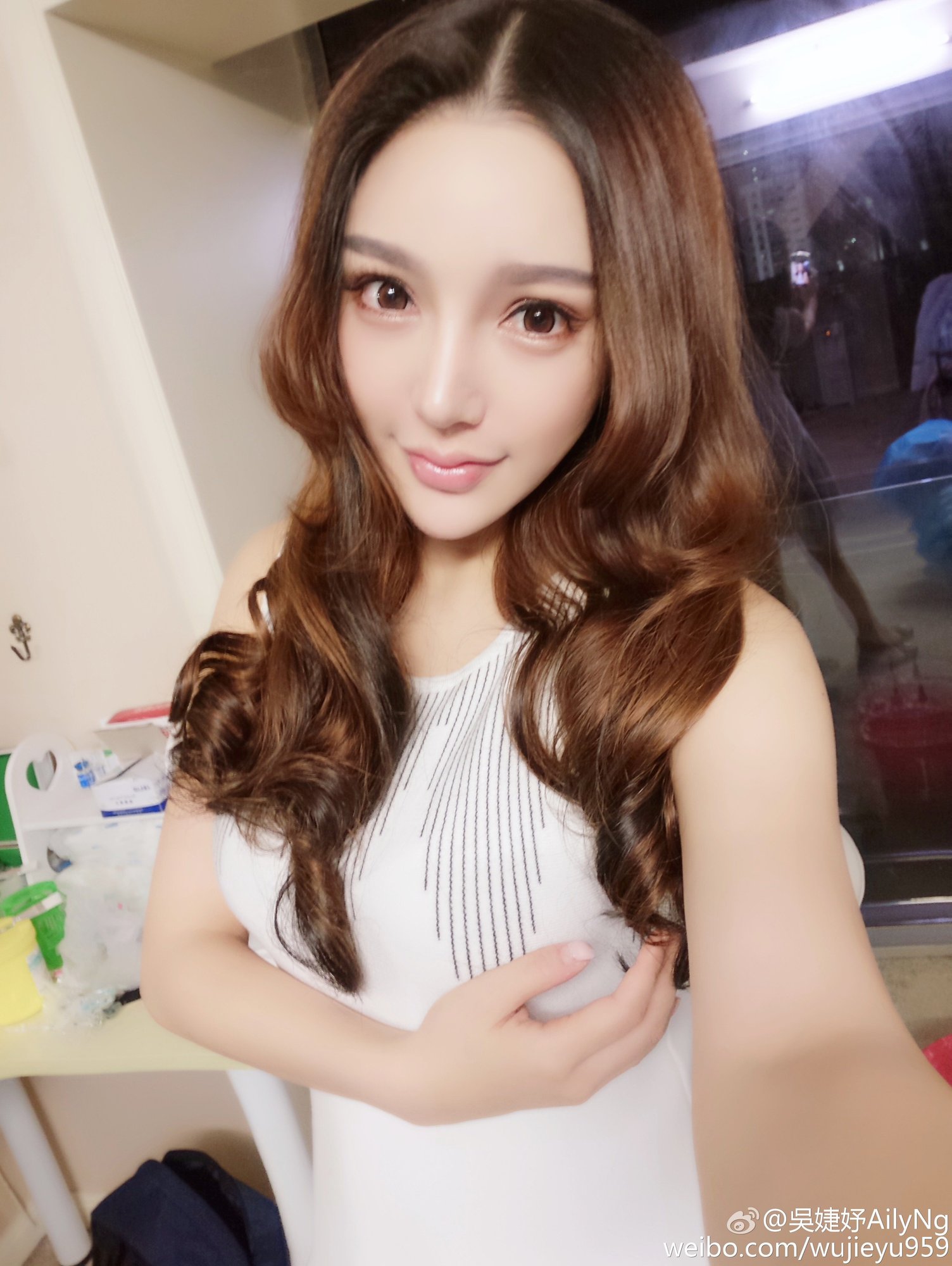 吴婕妤AilyNg 纯天然巨咪微博私房照诱惑写真图