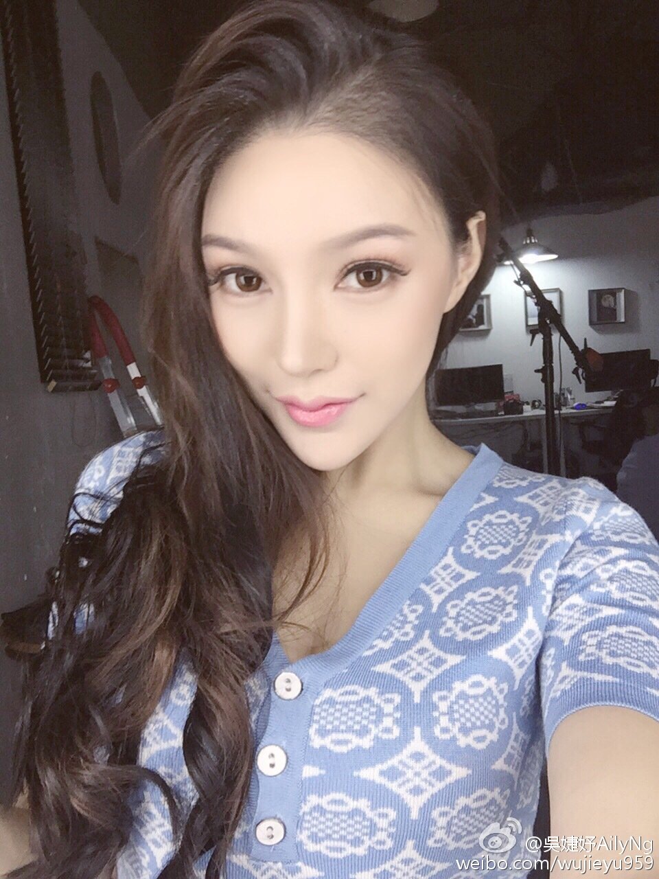 吴婕妤AilyNg 纯天然巨咪微博私房照诱惑写真图