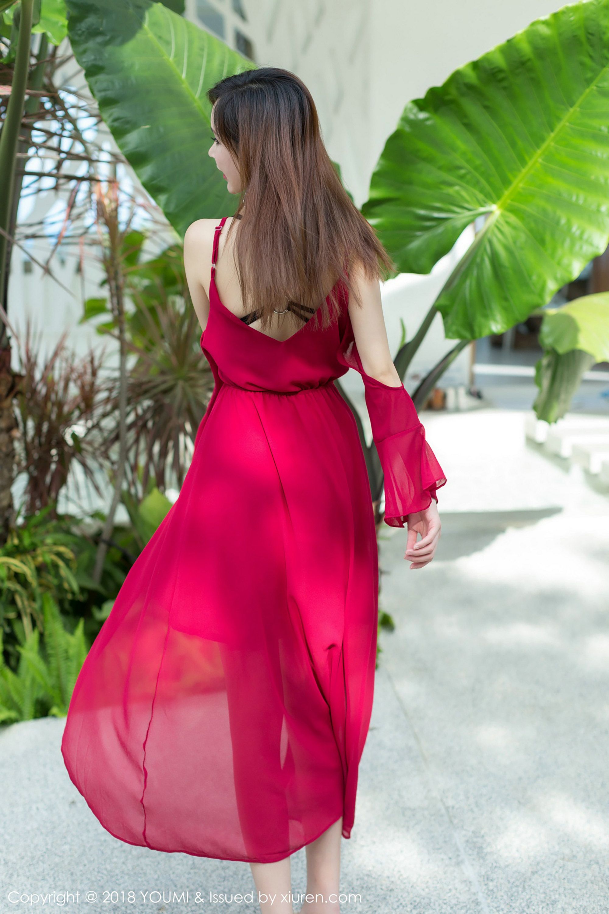 女神奶瓶土肥圆 黑色蕾丝制服美腿