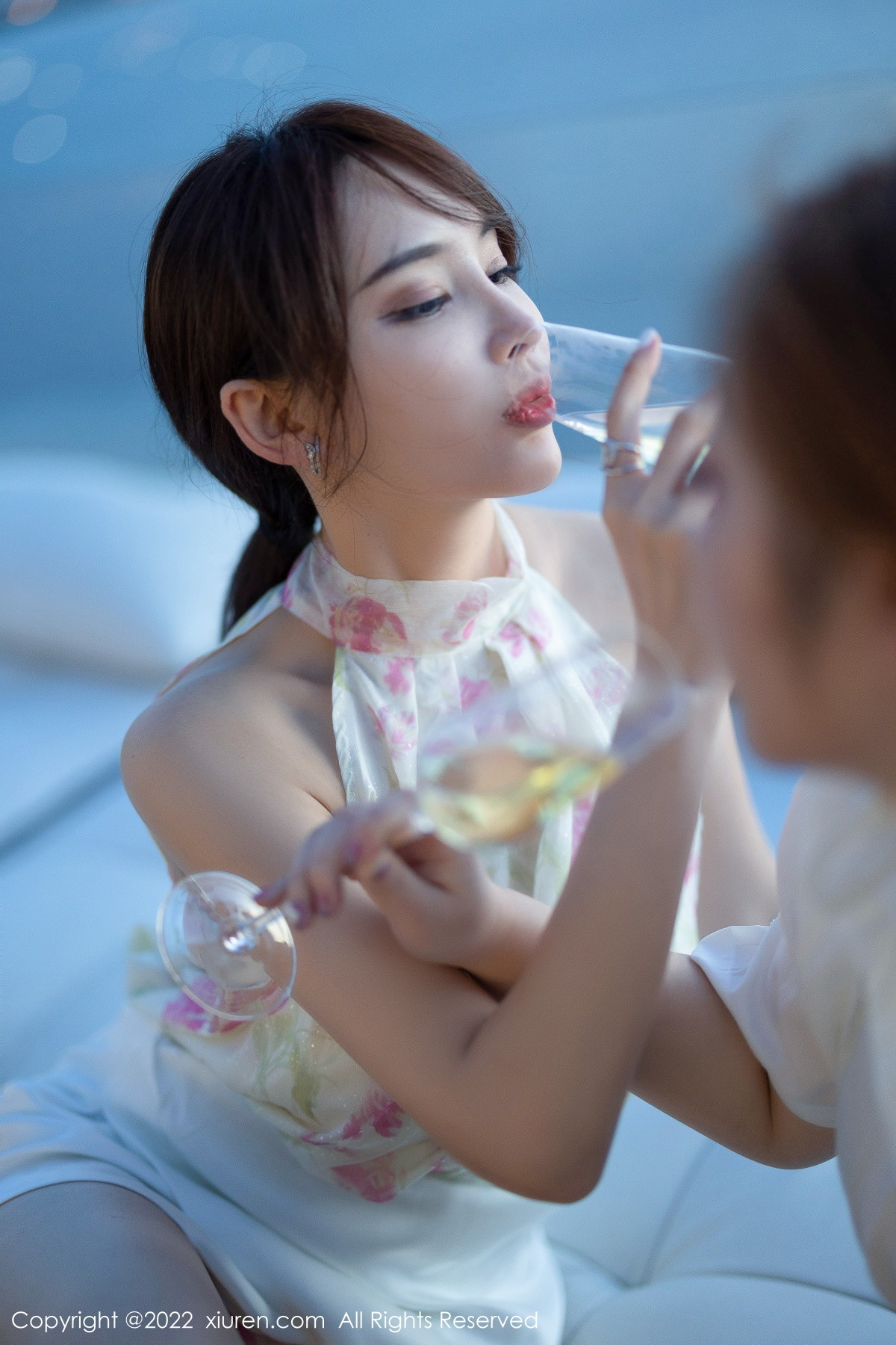 [XiuRen]高清写真图 2022.10.21 No.5743 奶瓶土肥圆矮挫丑黑穷 美腿短裙