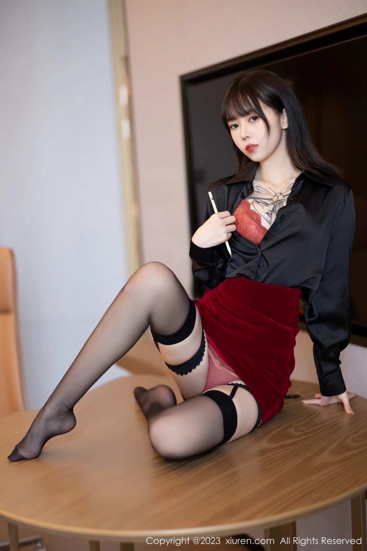 [XIAOYU]高清写真图 2023.07.05 VOL.1063 奶瓶. 黑丝美腿
