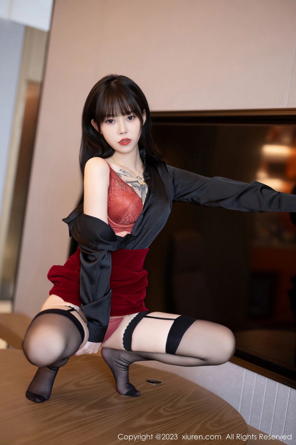 [XIAOYU]高清写真图 2023.07.05 VOL.1063 奶瓶. 黑丝美腿