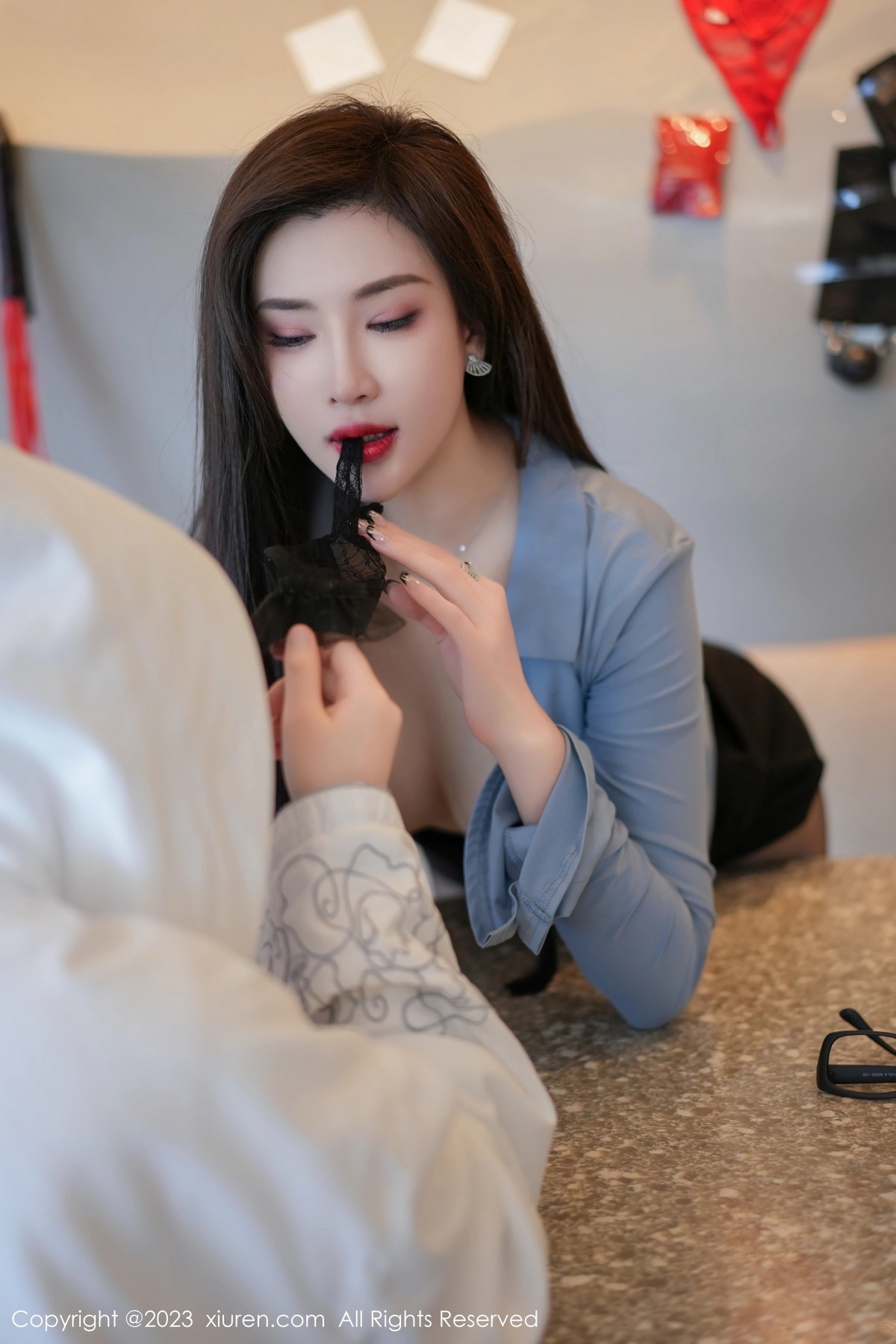[XiuRen]高清写真图 2023.07.18 No.7095 Carol周妍希 黑丝美腿