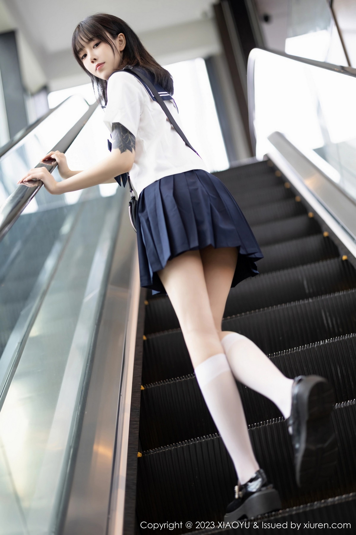 [XIAOYU]高清写真图 2023.08.08 VOL.1087 奶瓶. 学生装美腿