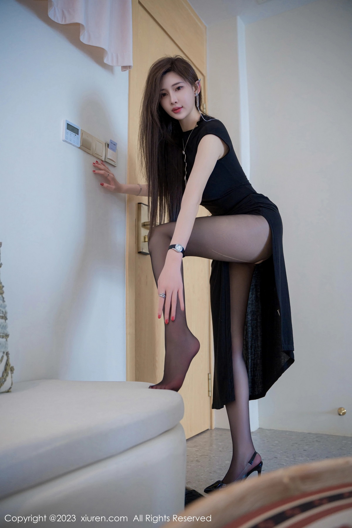 [XiuRen]高清写真图 2023.08.24 No.7280 Carol周妍希 黑丝美臀