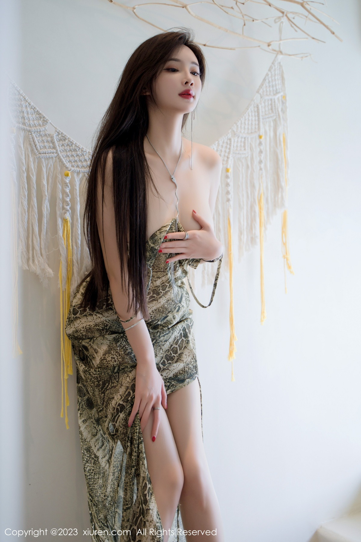 [XiuRen]高清写真图 2023.09.05 No.7339 Carol周妍希 长裙美臀