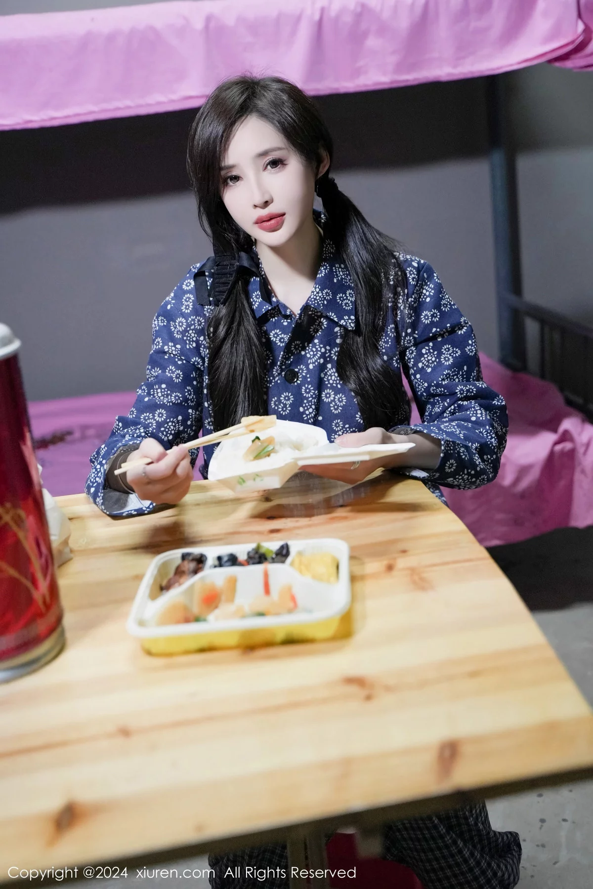 [XiuRen]高清写真图 2024.01.05 No.7915 Carol周妍希 丝袜美臀