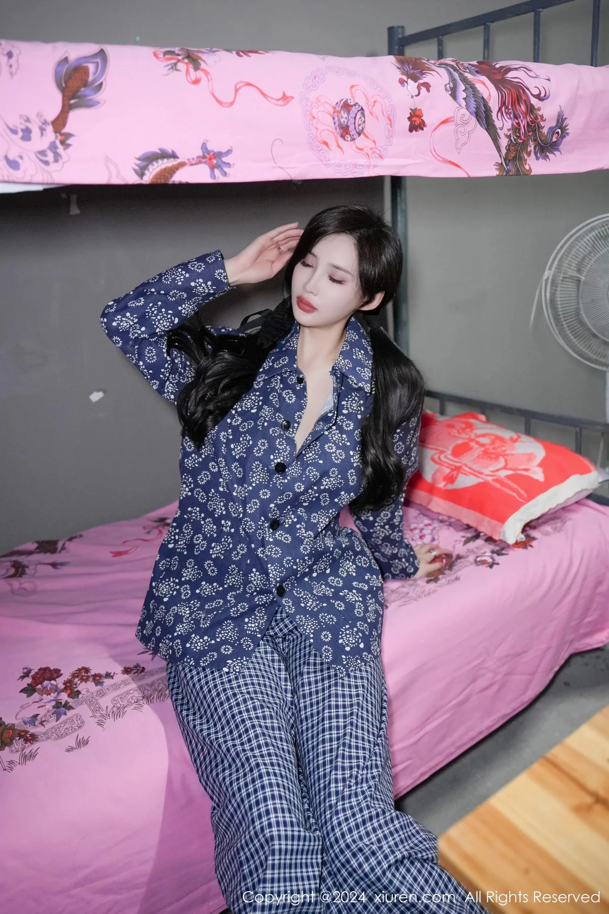 [XiuRen]高清写真图 2024.01.05 No.7915 Carol周妍希 丝袜美臀